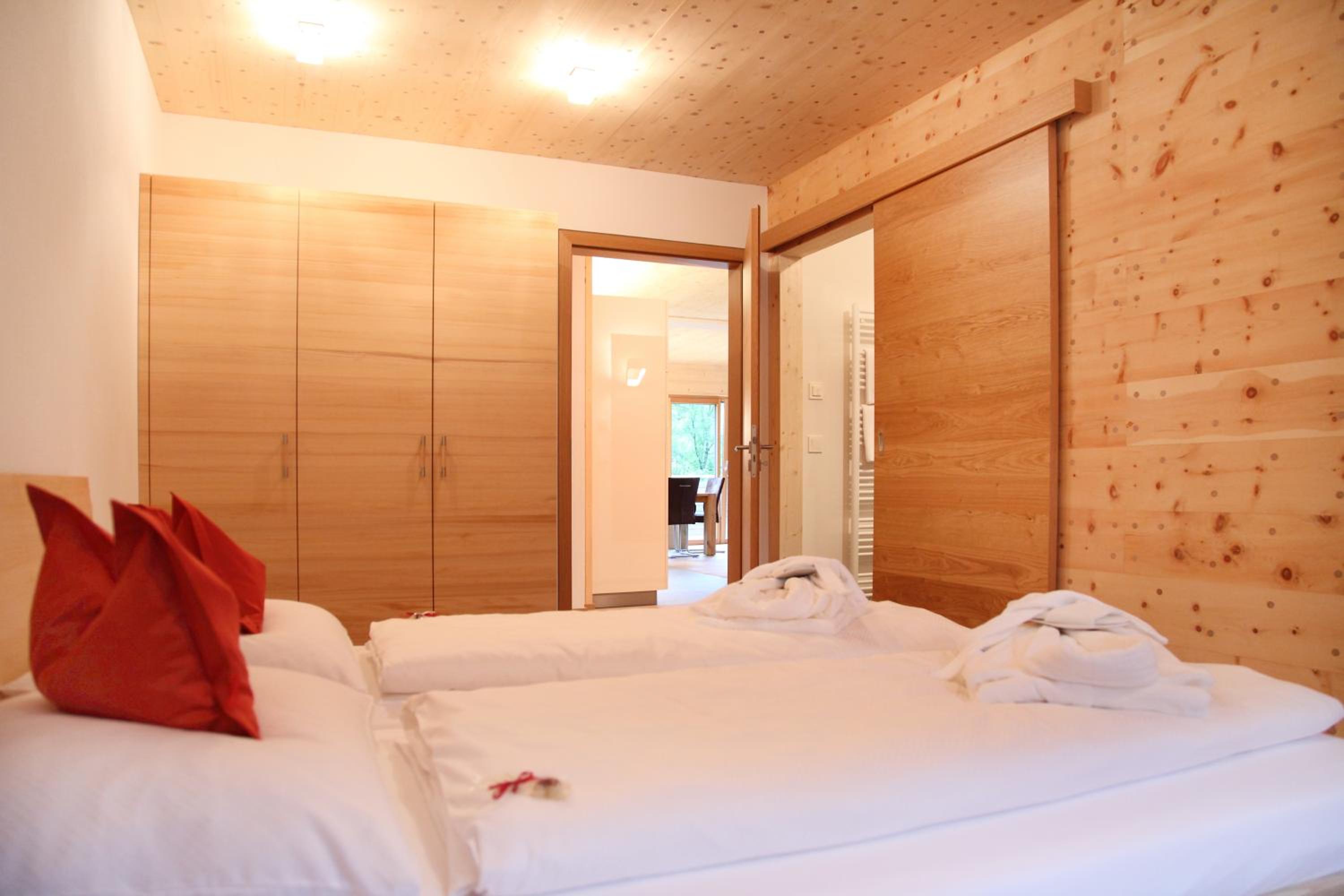 One-Bedroom Apartment with Balcony photo 2