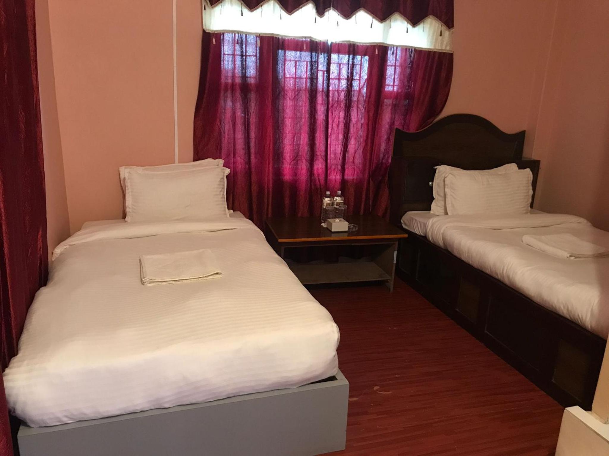 Deluxe Room (2 Adults + 1 Child)