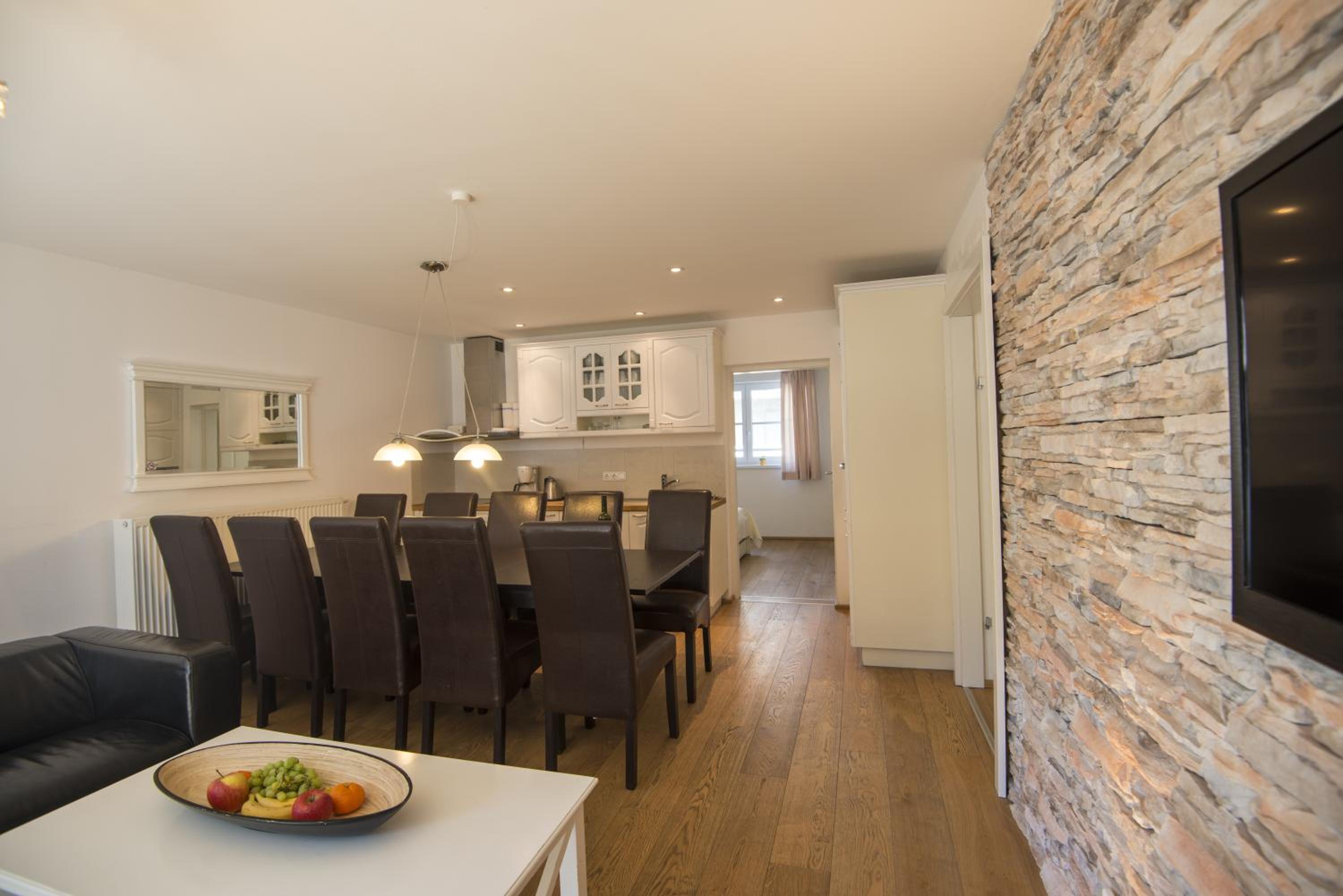 Four-Bedroom Apartment with Terrace photo 2