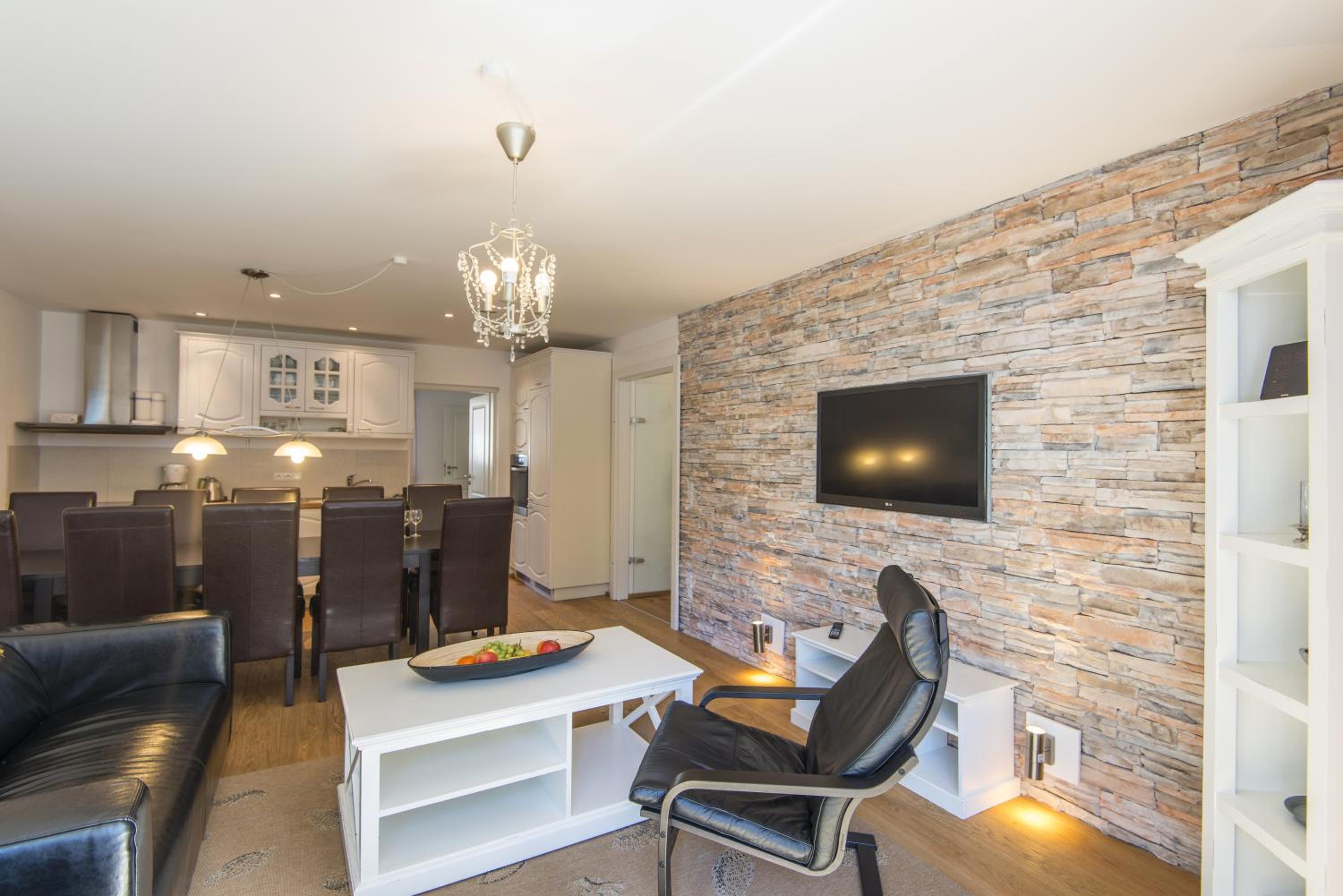 Four-Bedroom Apartment with Terrace photo 1