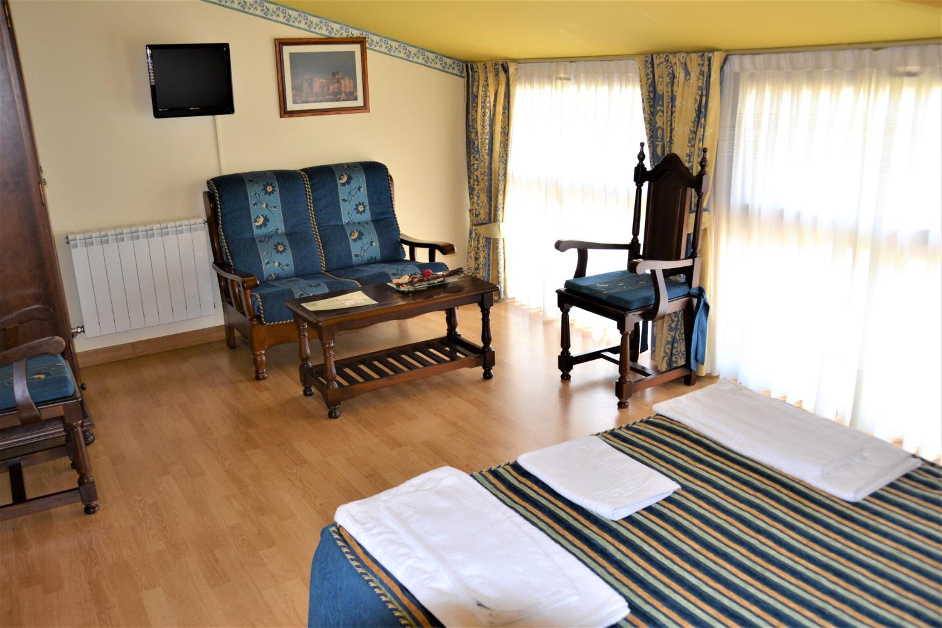 Double Room with Private Bathroom photo 2