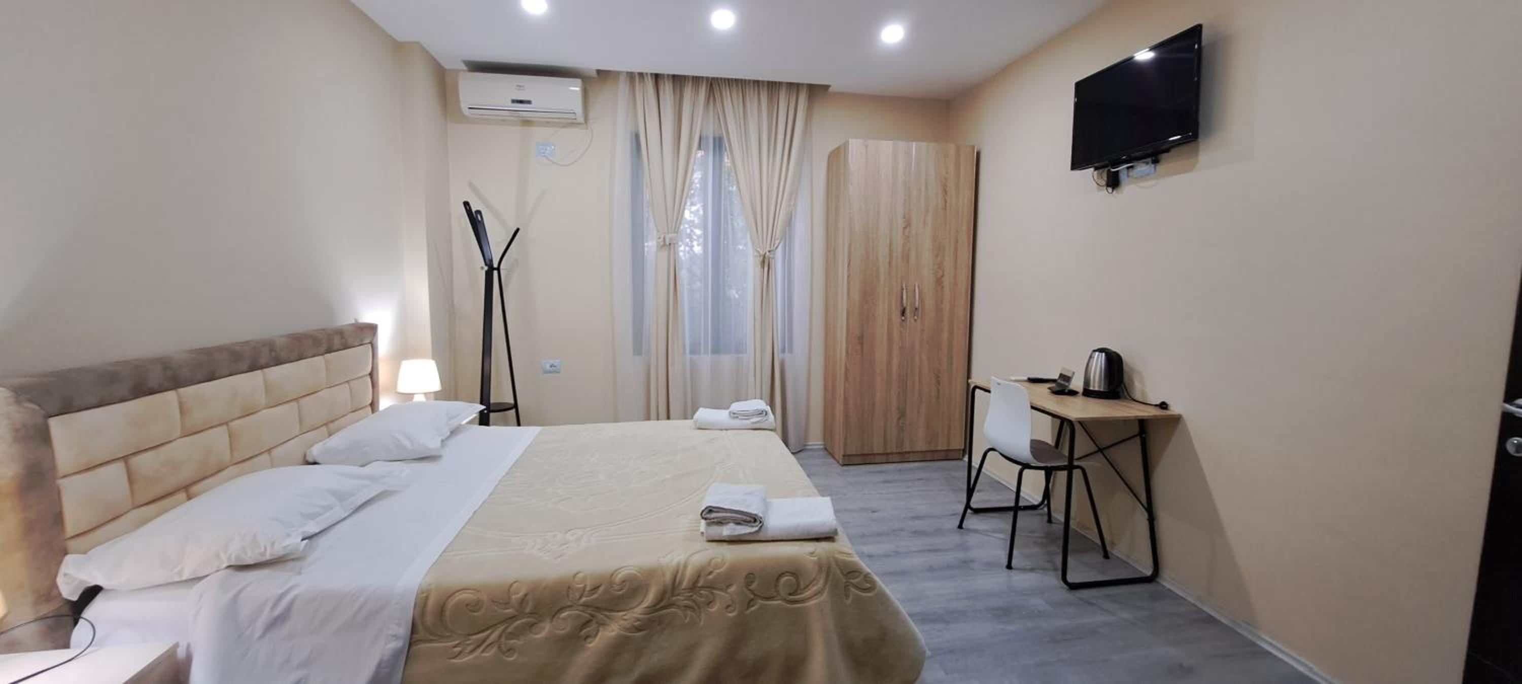 Deluxe Double Room with Shower photo 2