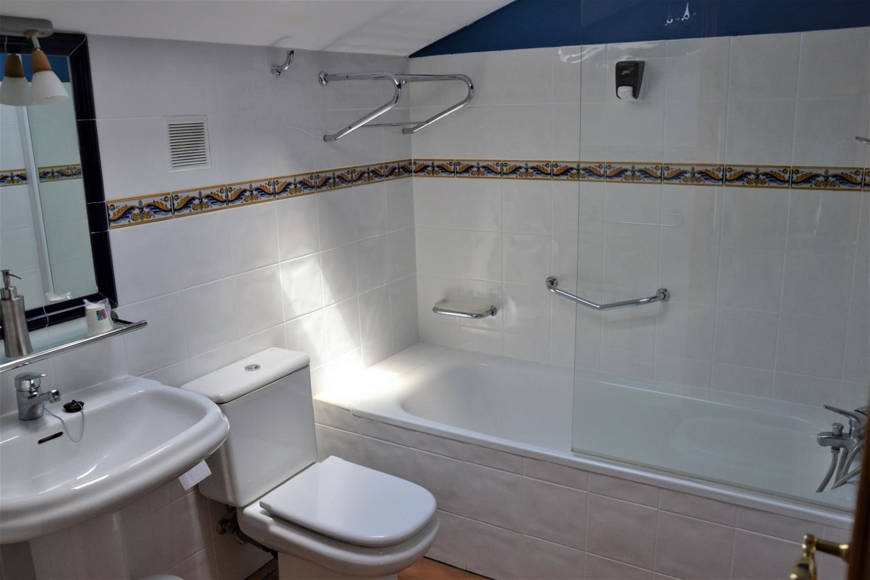 Double Room with Private Bathroom photo 3