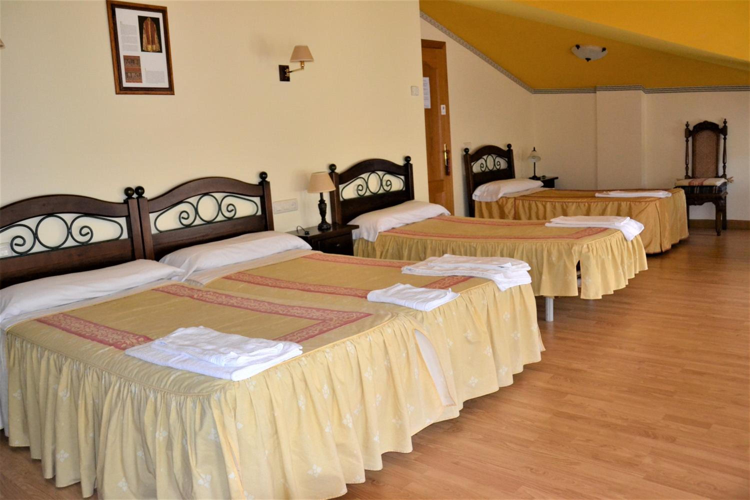 Quadruple Room with Private Bathroom photo 2