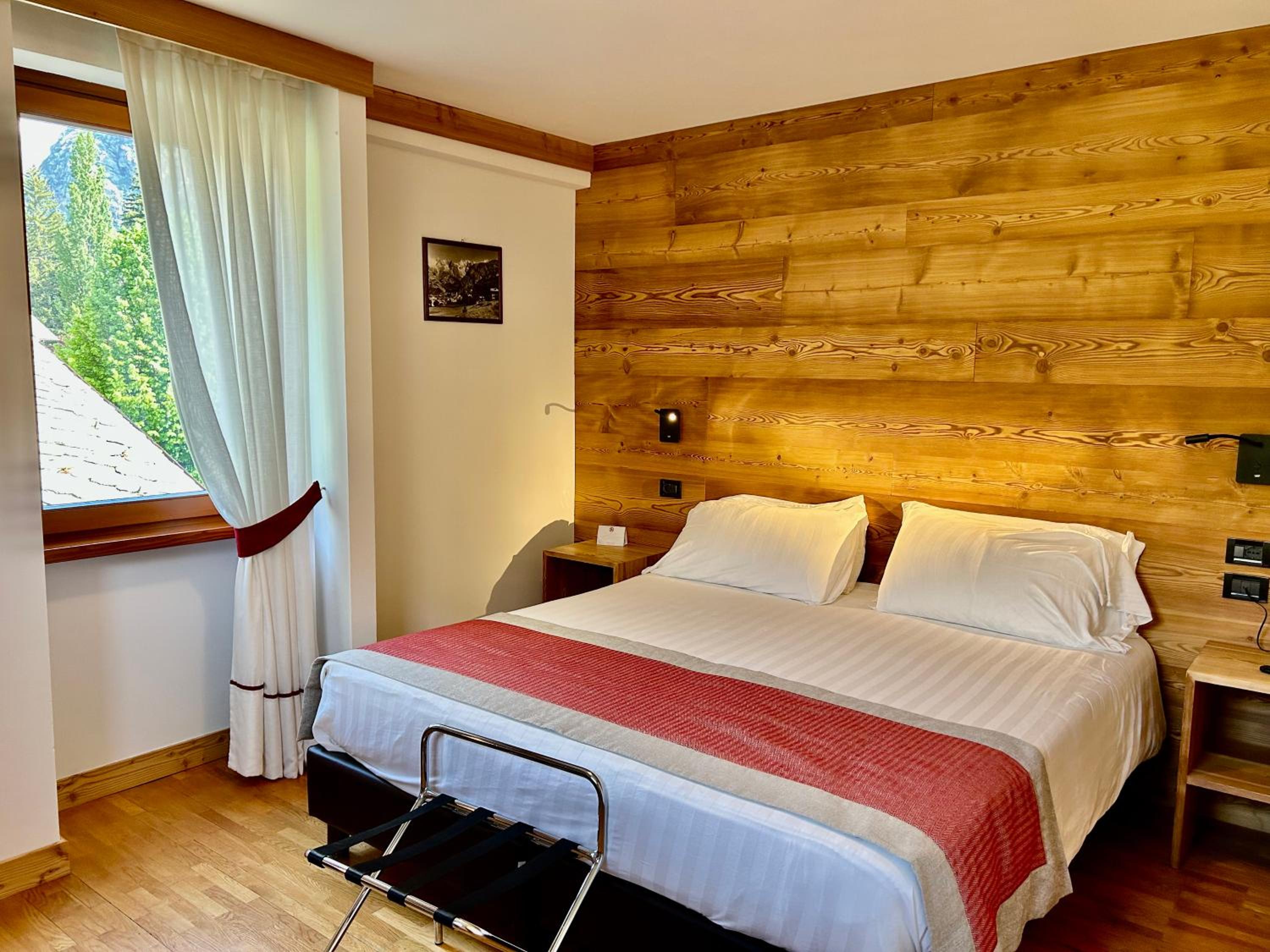 Double or Twin Room - Photo 4