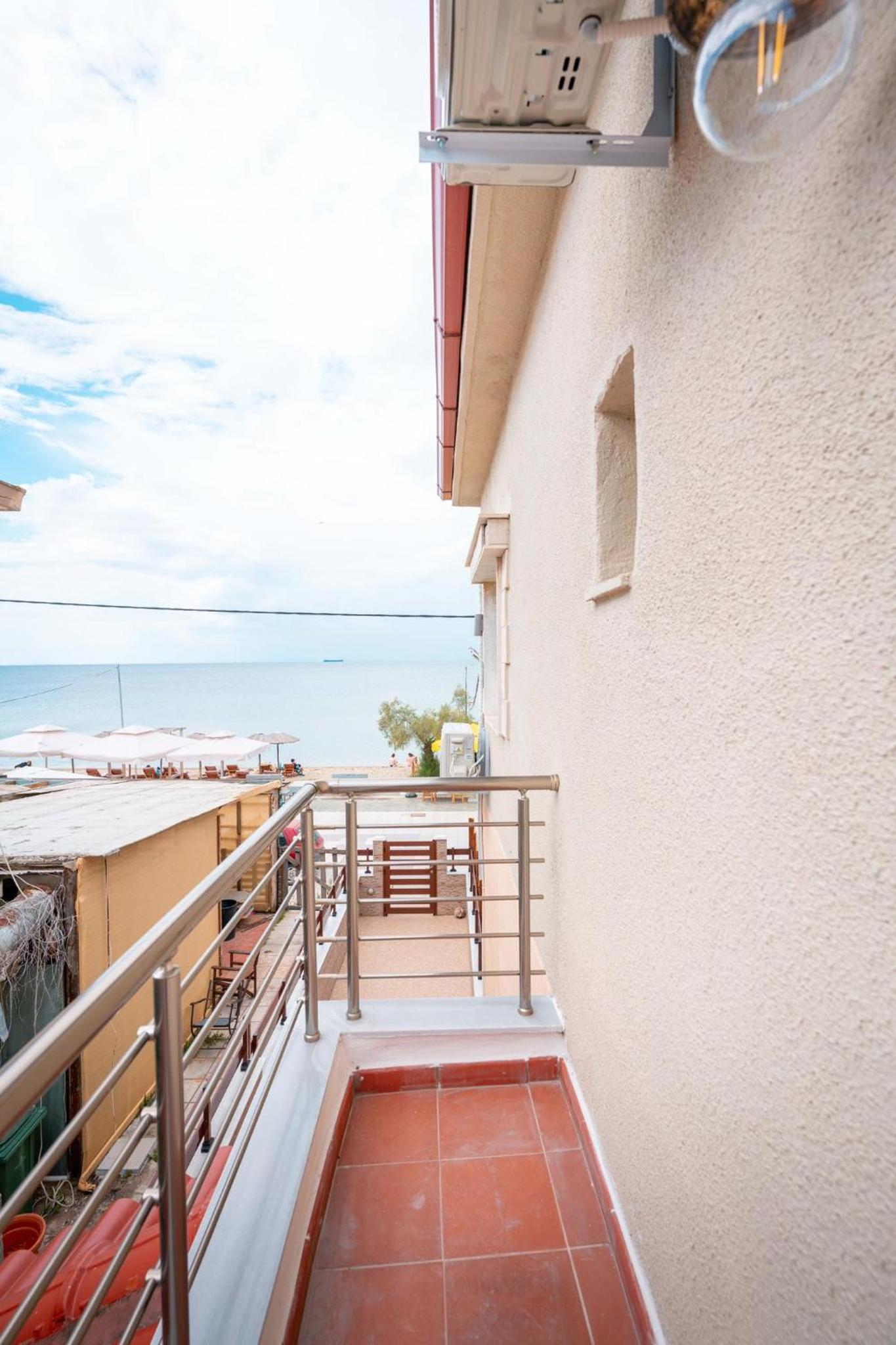 Deluxe Double Room with Side Sea View photo 2