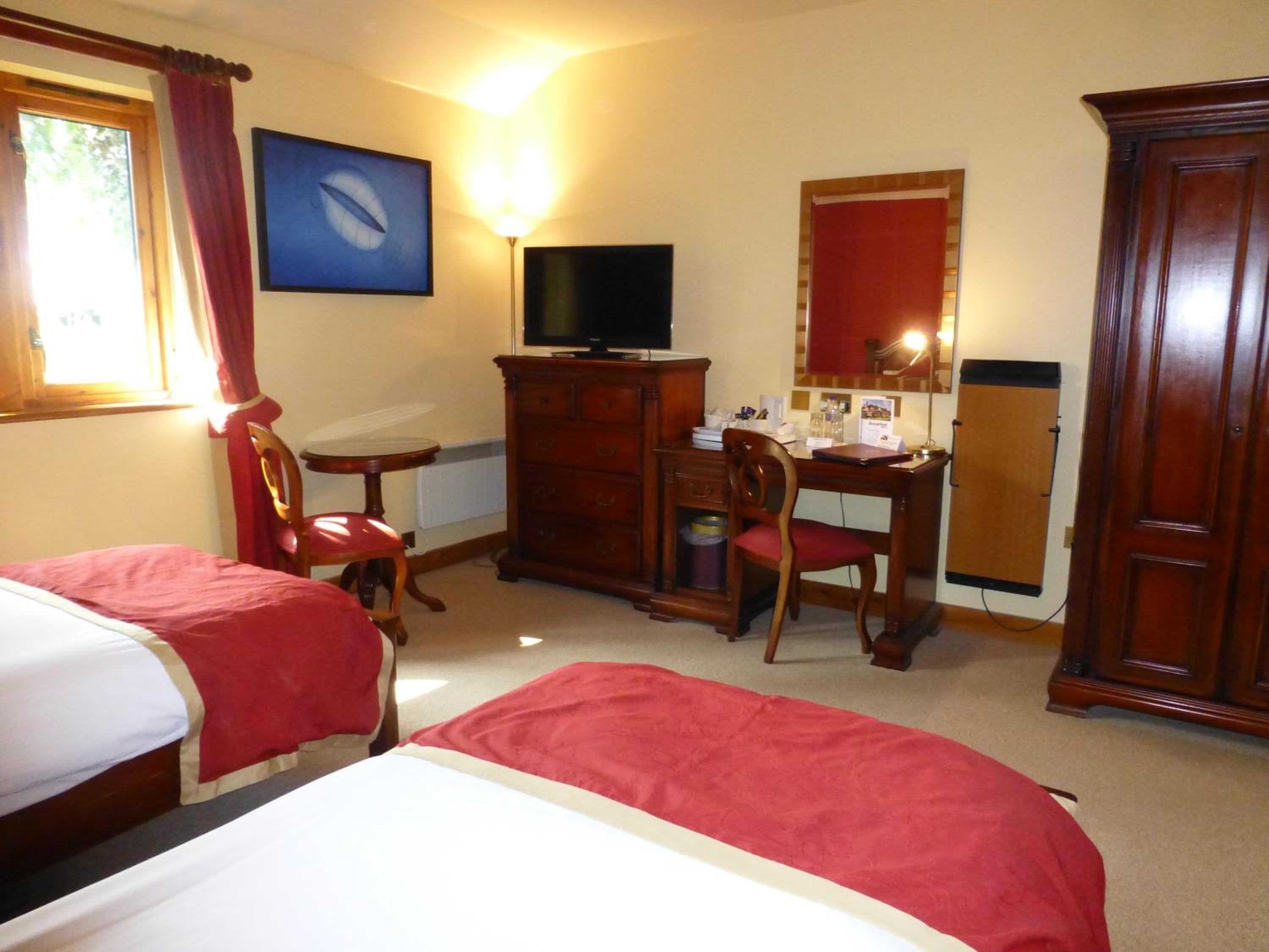 Twin Room - Disability Access photo 3
