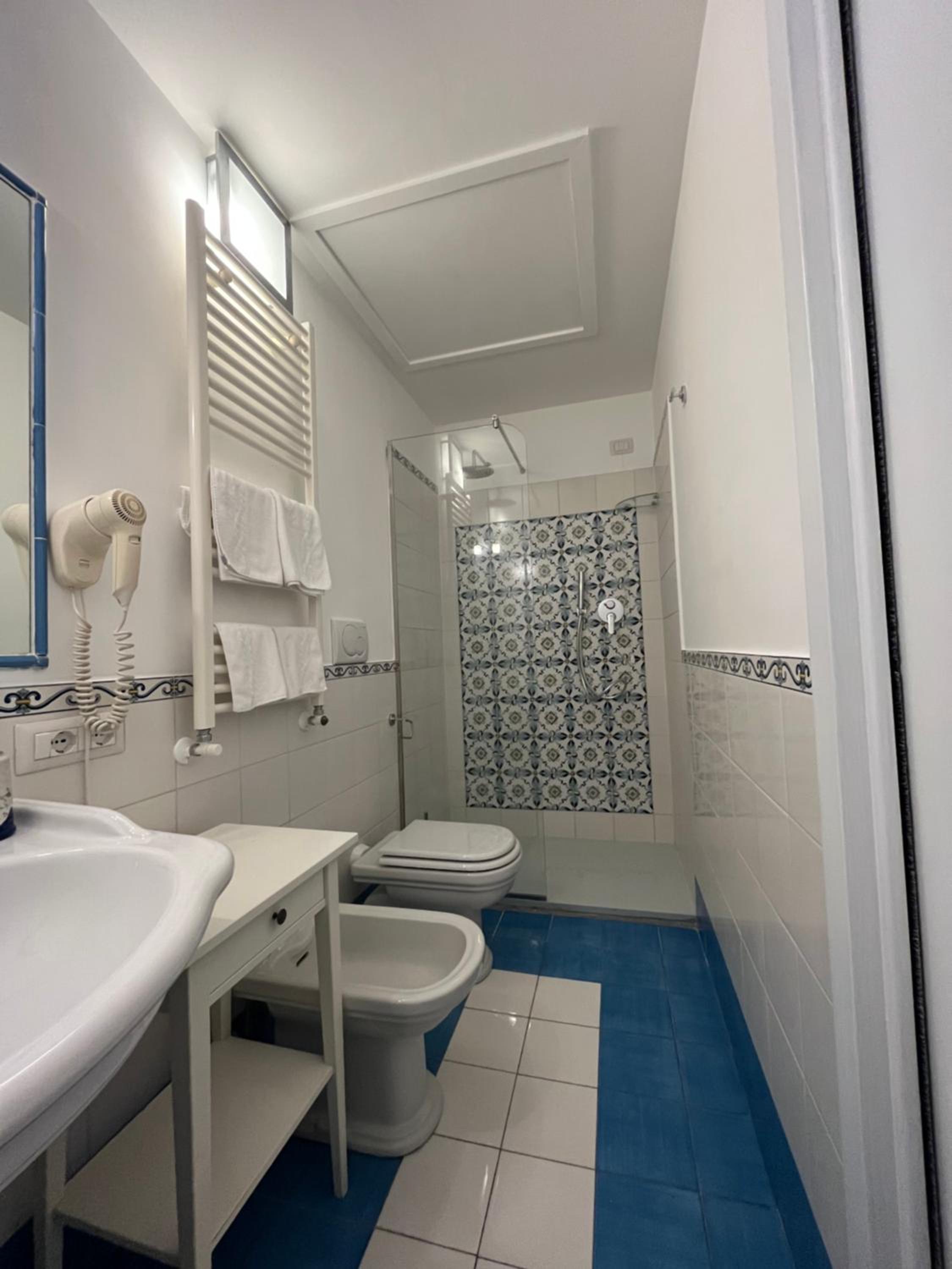 Double Room with Private Bathroom photo 2