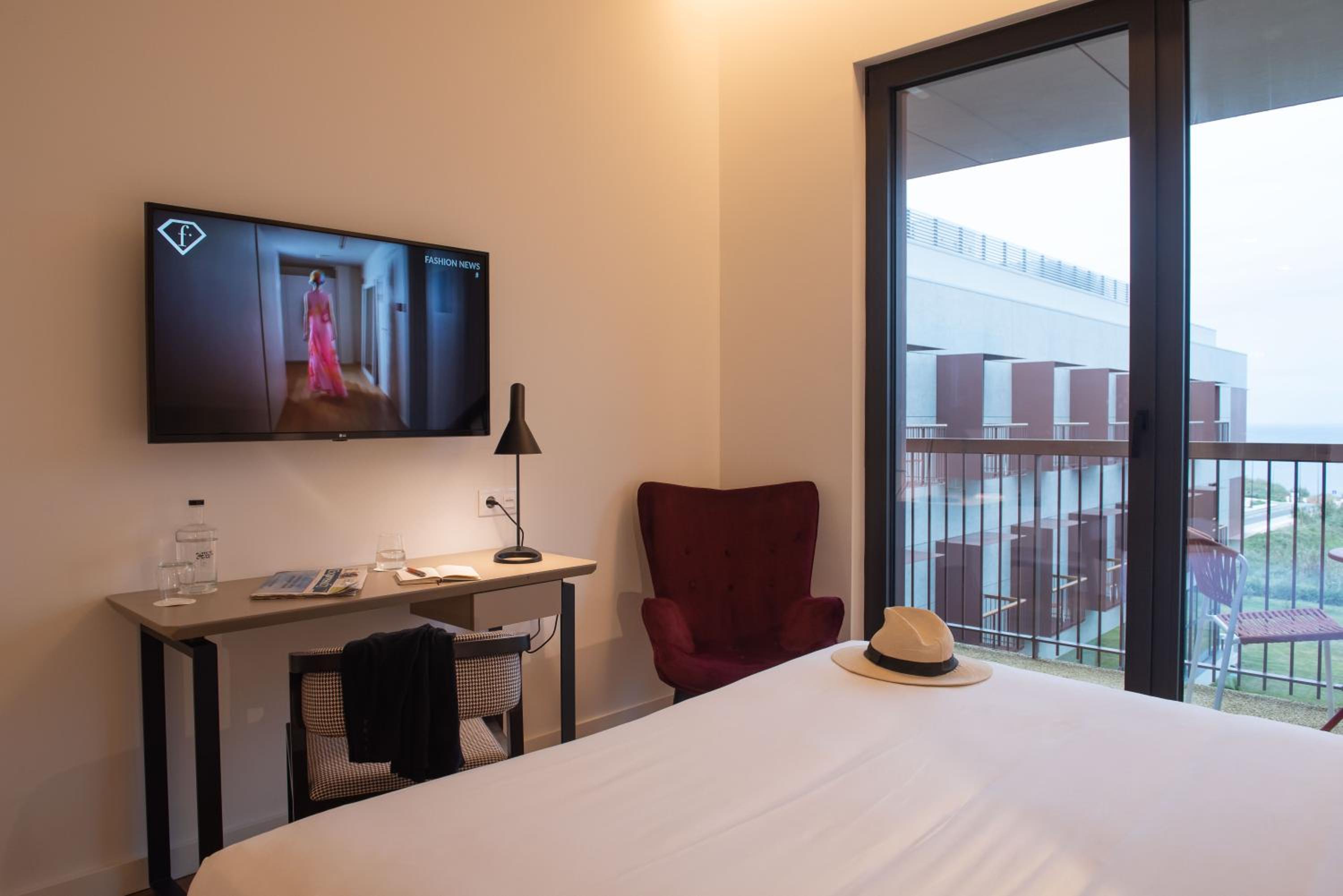 Superior Double Room with Sea View - Photo 4