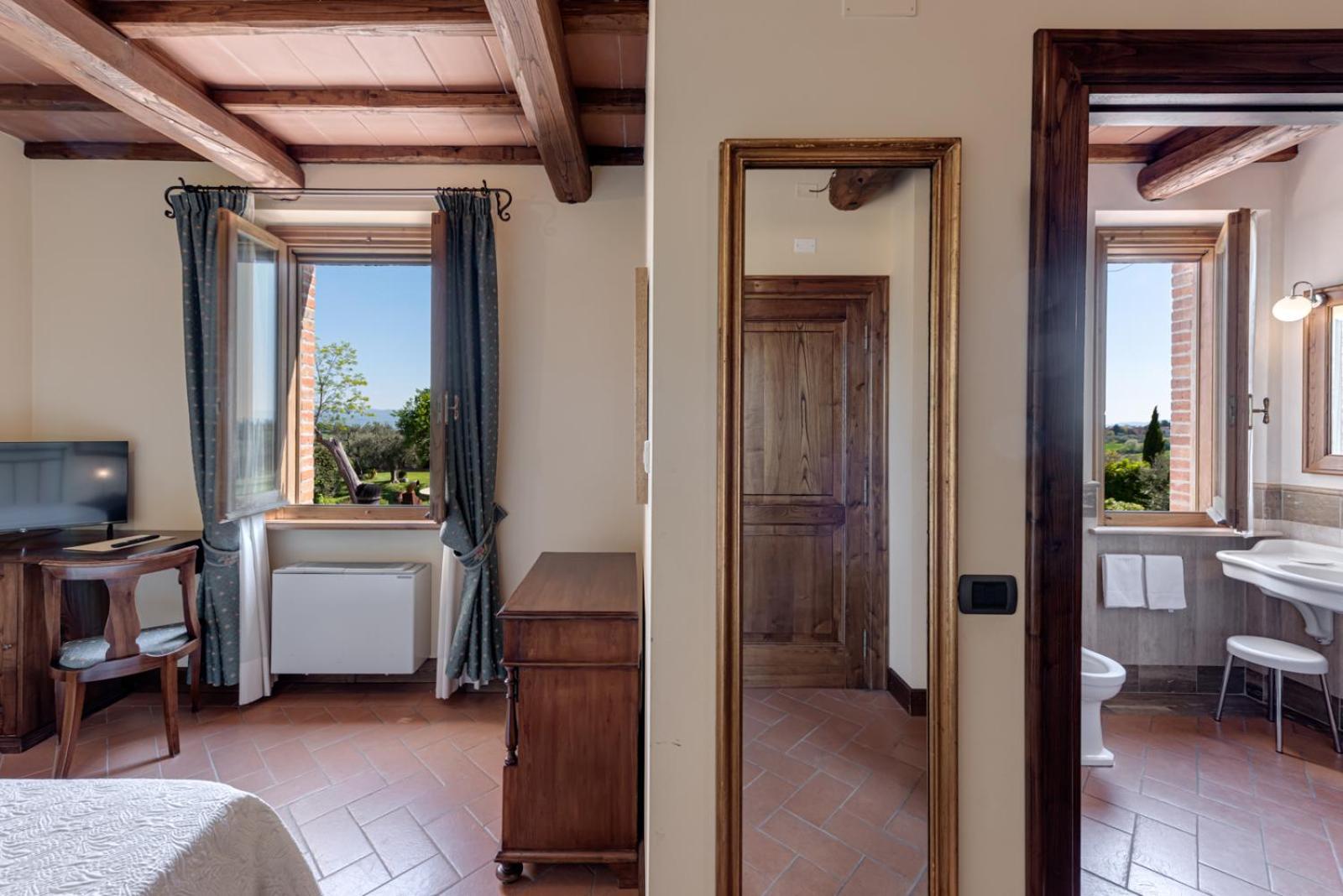 Suite - Photo 19