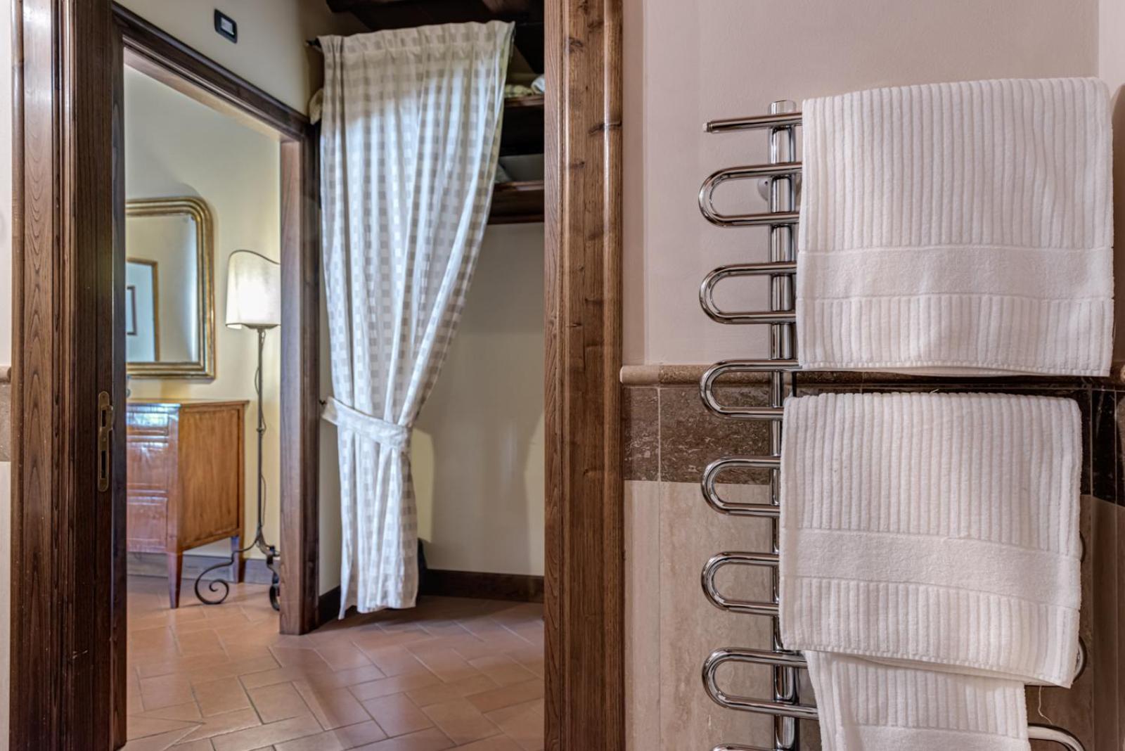 Double Room - Photo 8