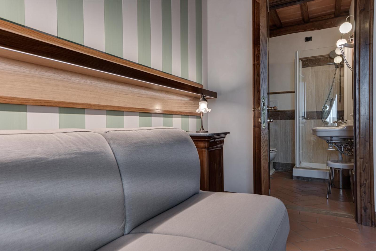 Suite - Photo 9