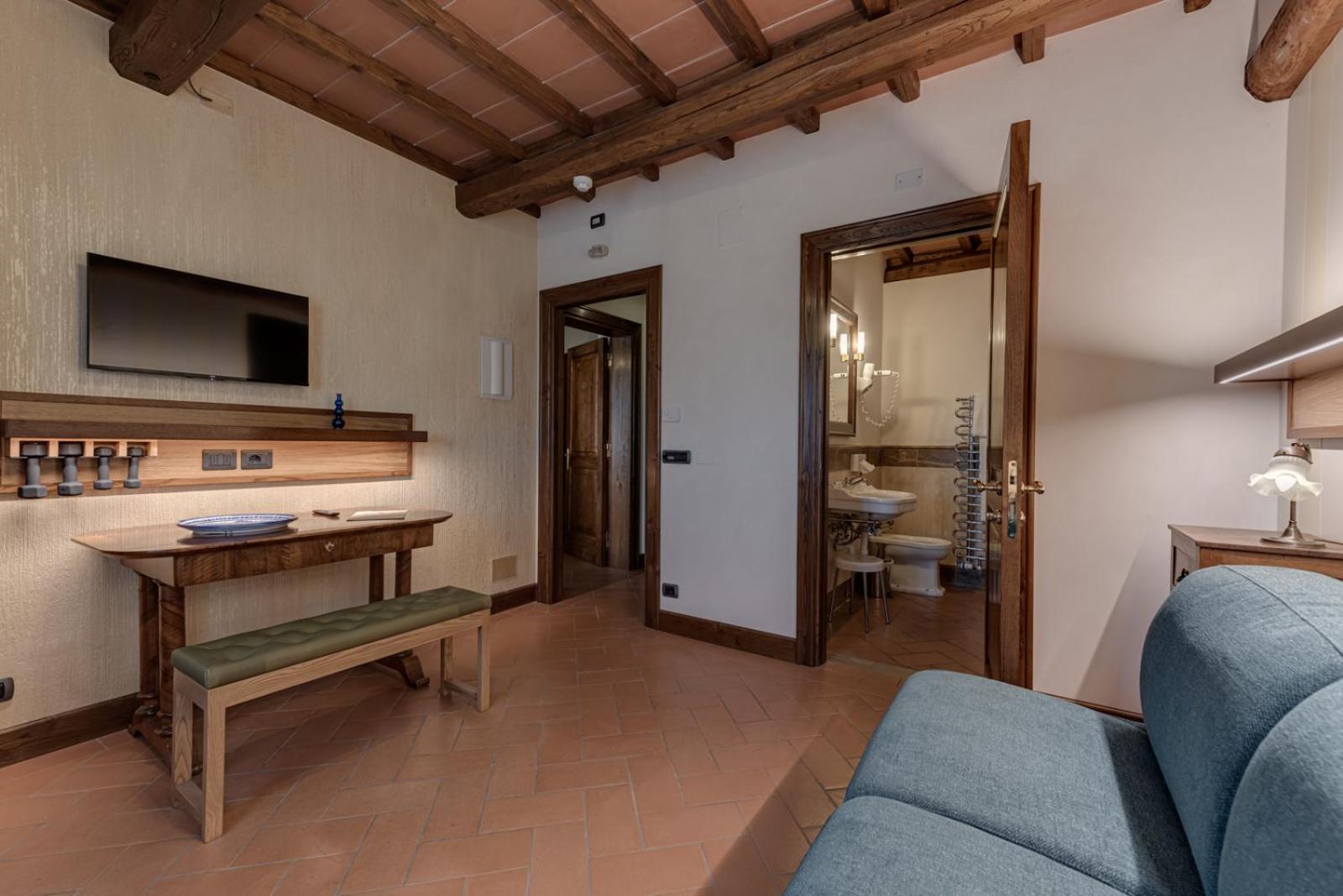 Suite - Photo 10