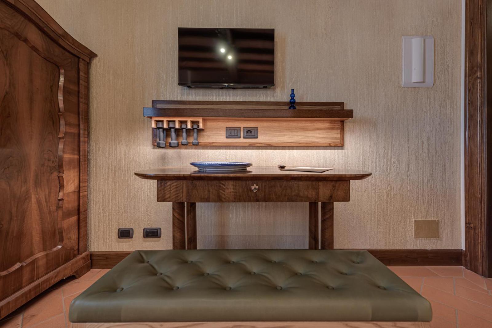 Suite - Photo 13