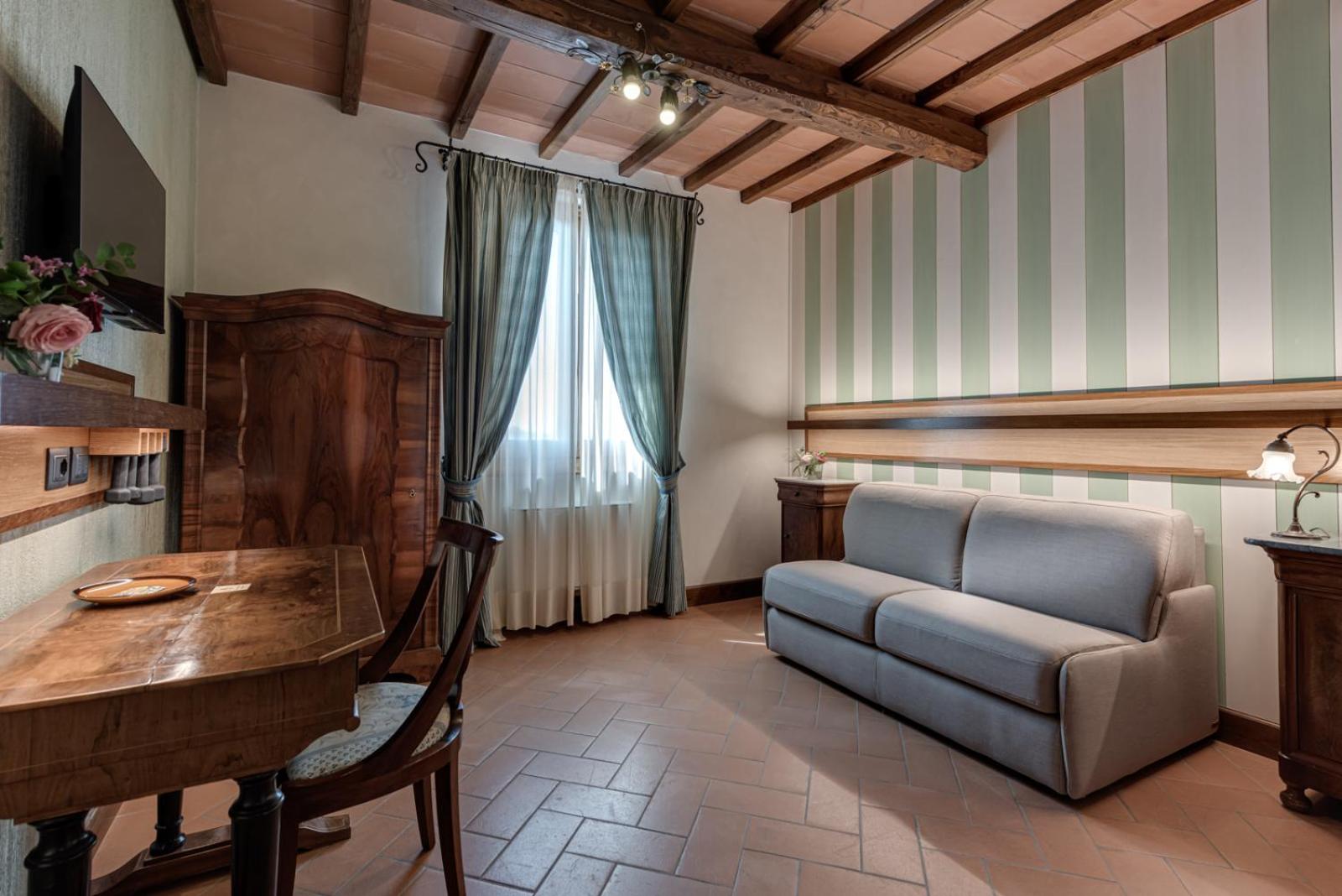 Suite - Photo 6
