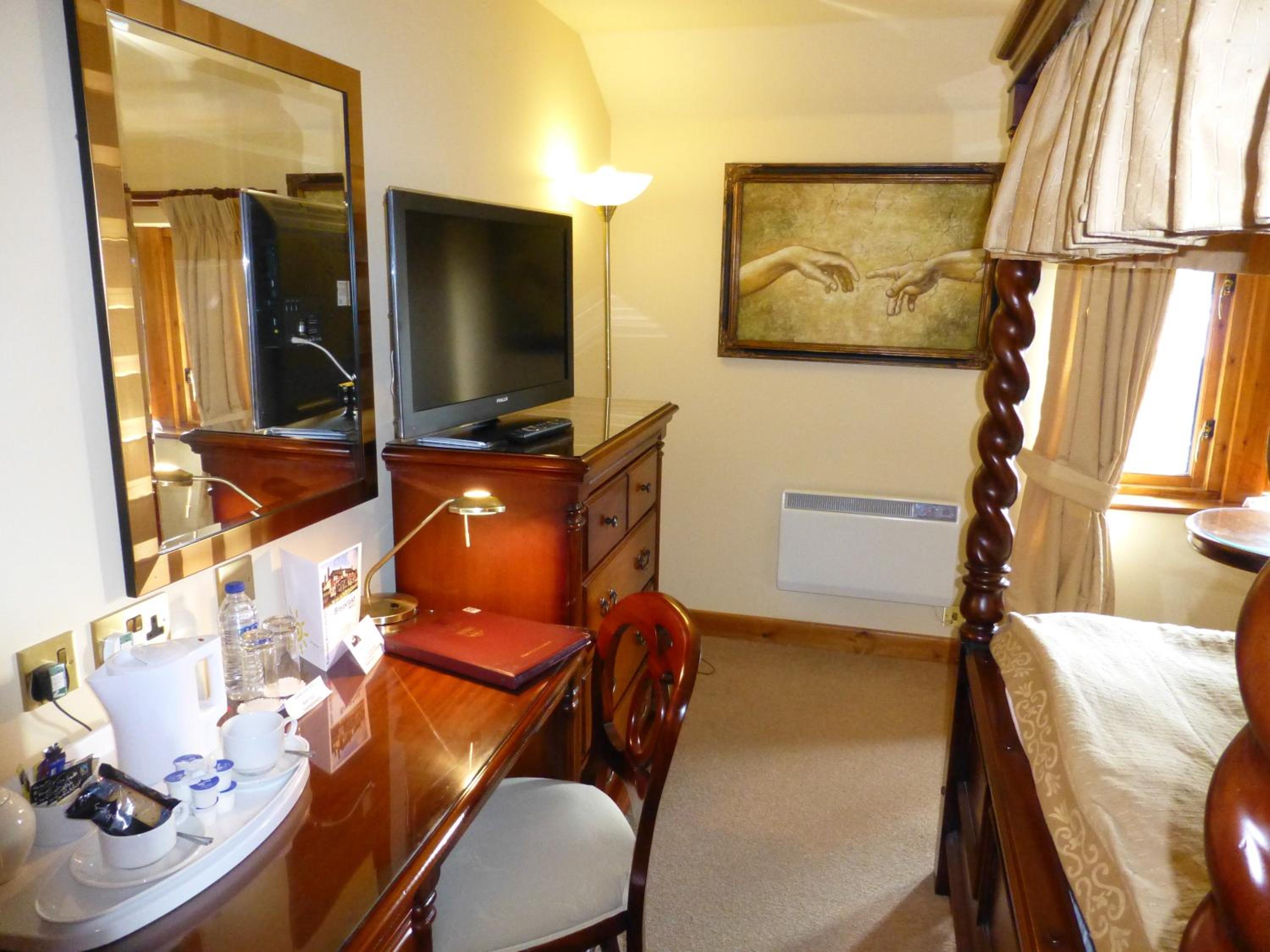 Four Poster Room photo 2