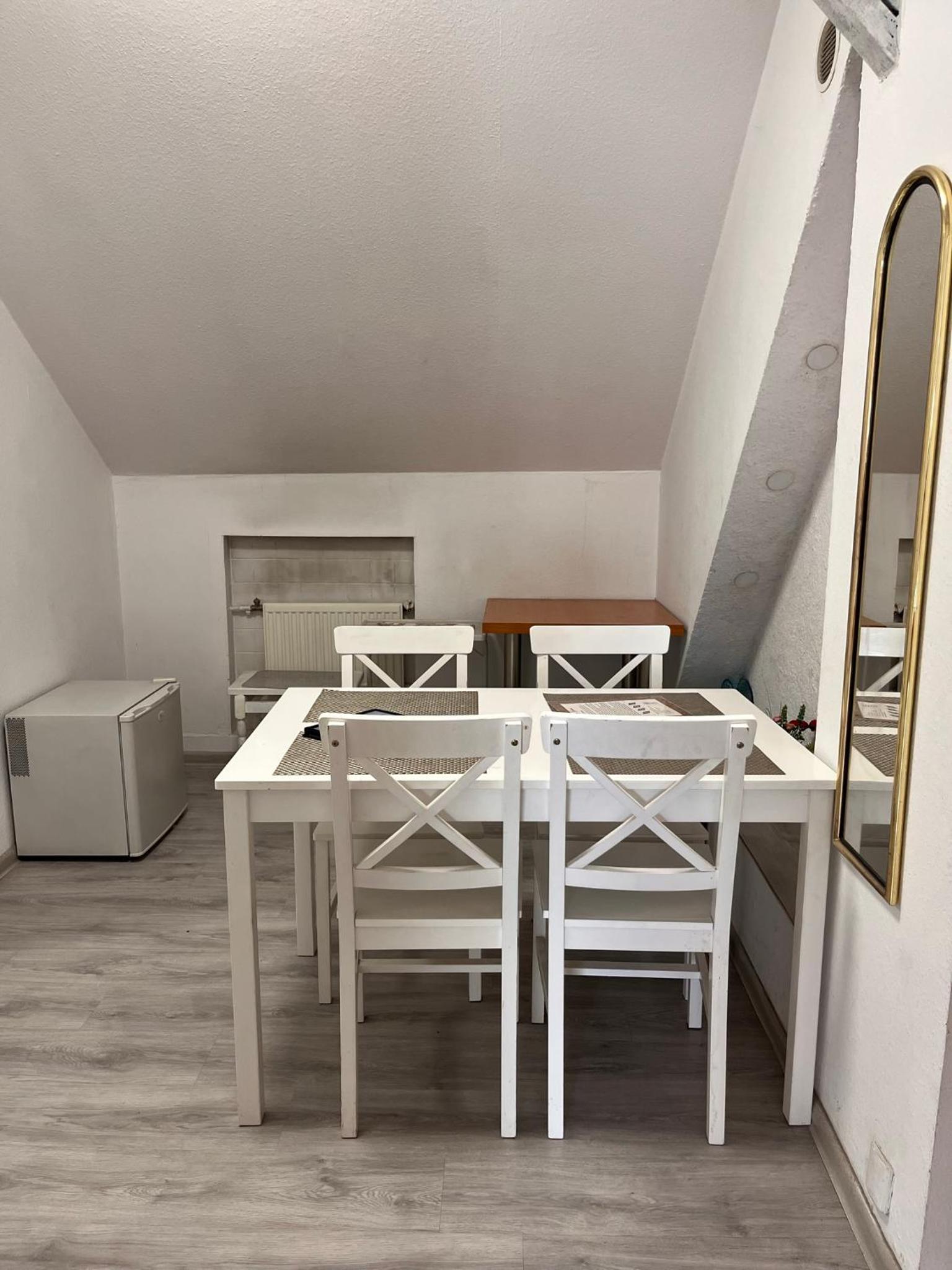 Family Studio - Photo 6