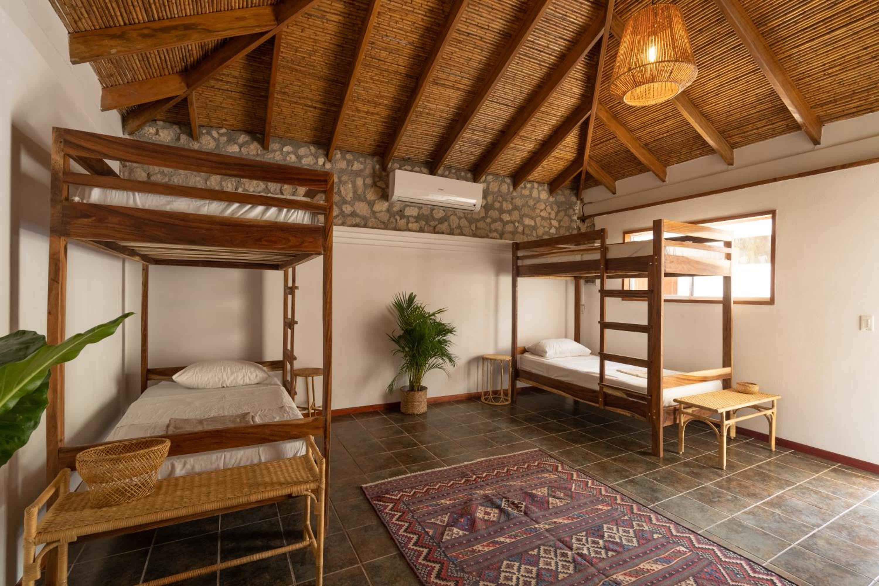 Bed in 6-Bed Mixed Dormitory Room photo 3
