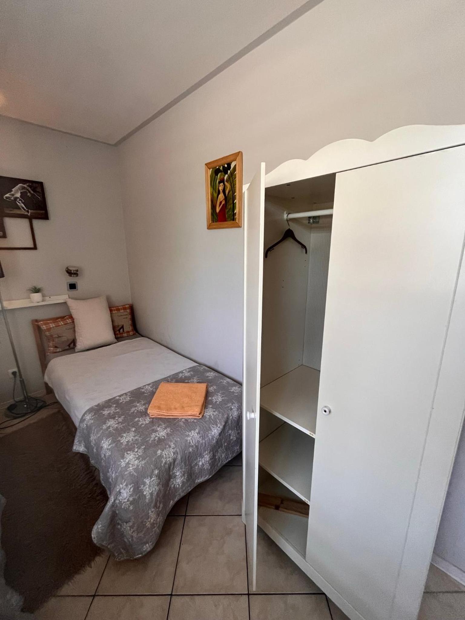 Triple Room with Private Bathroom - Photo 6