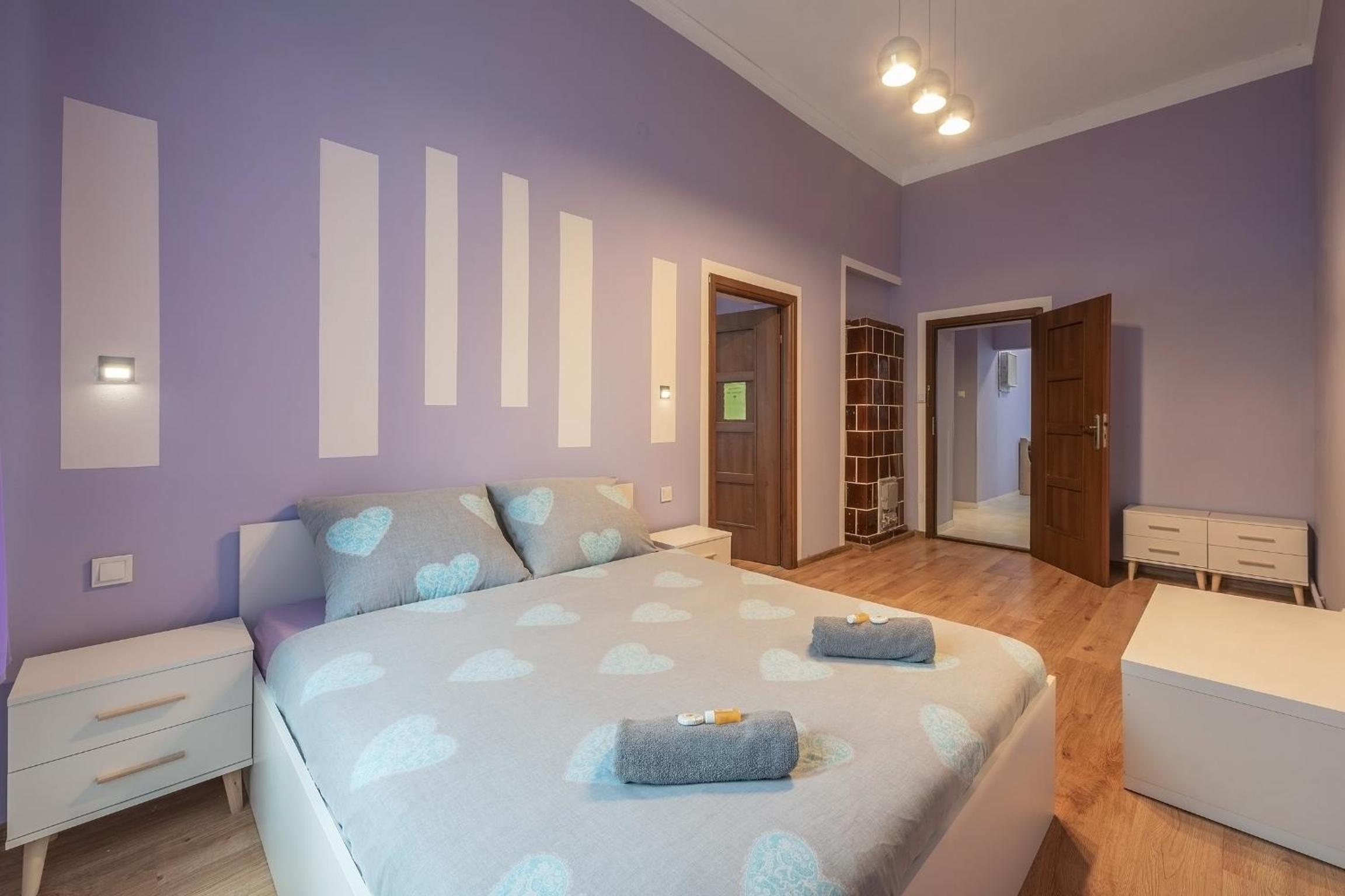 Family Room with Private Bathroom - Photo 15