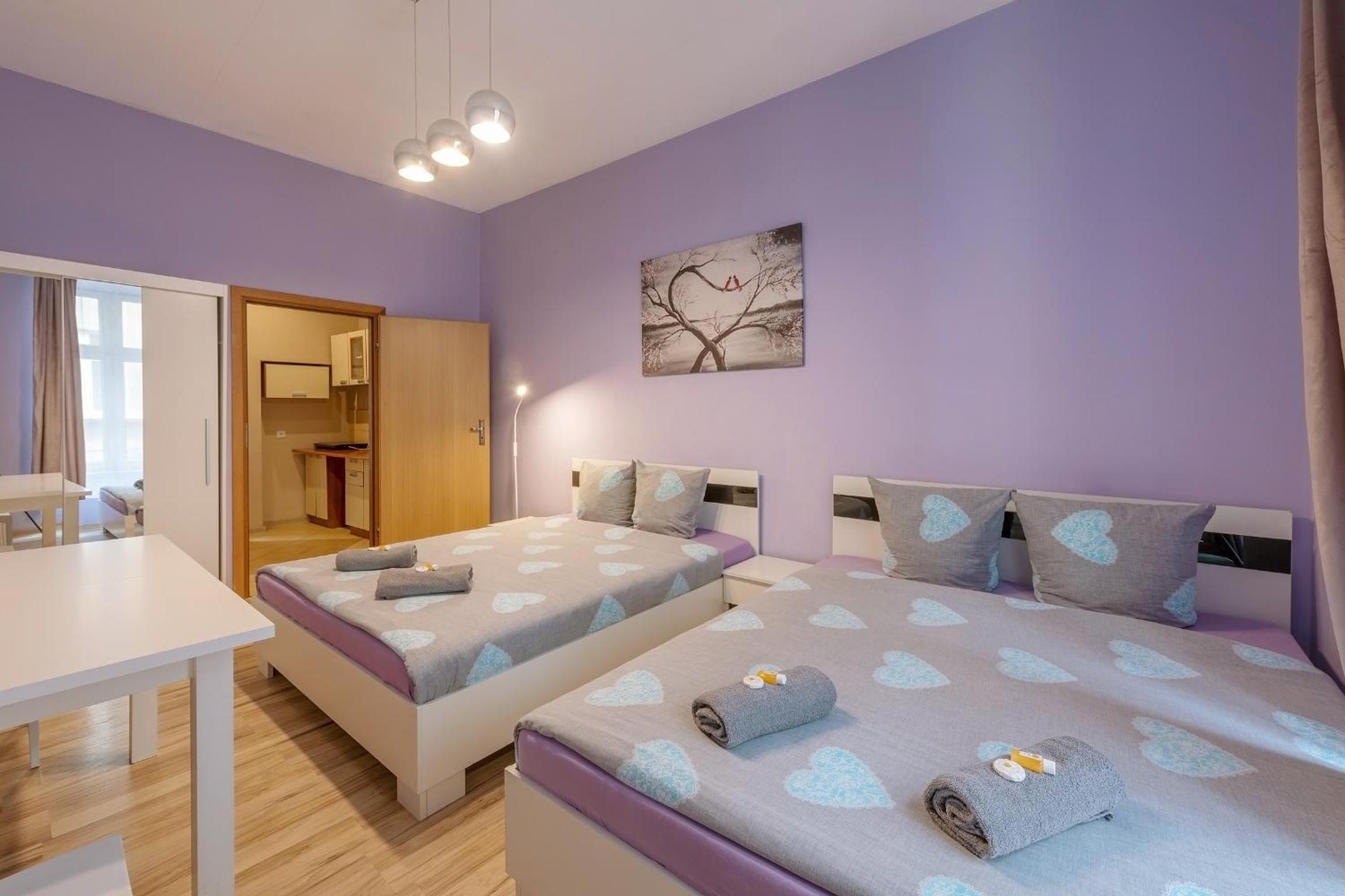 Quadruple Room with Private Bathroom - Photo 3