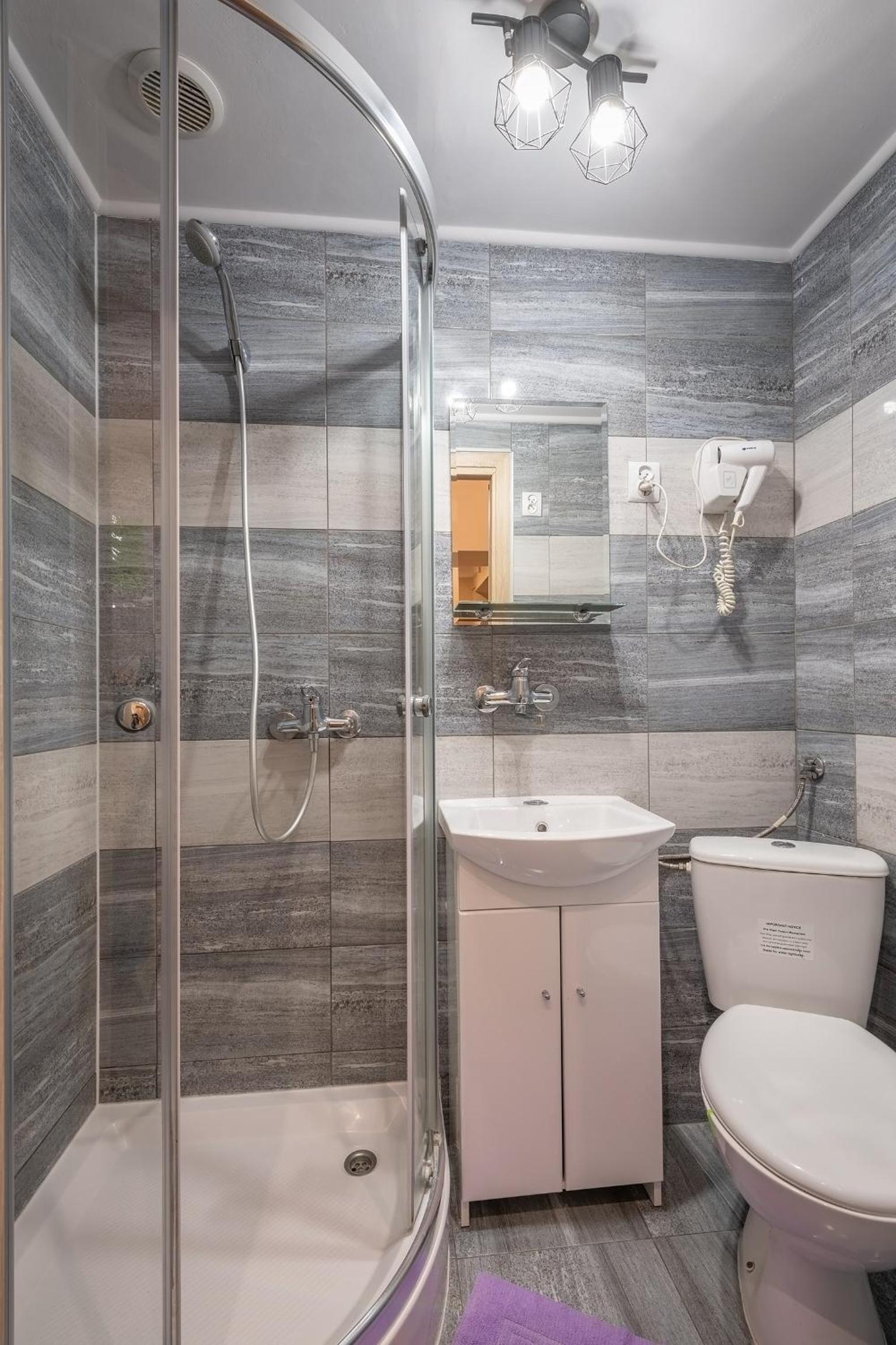 Deluxe Double Room with Shower - Photo 7