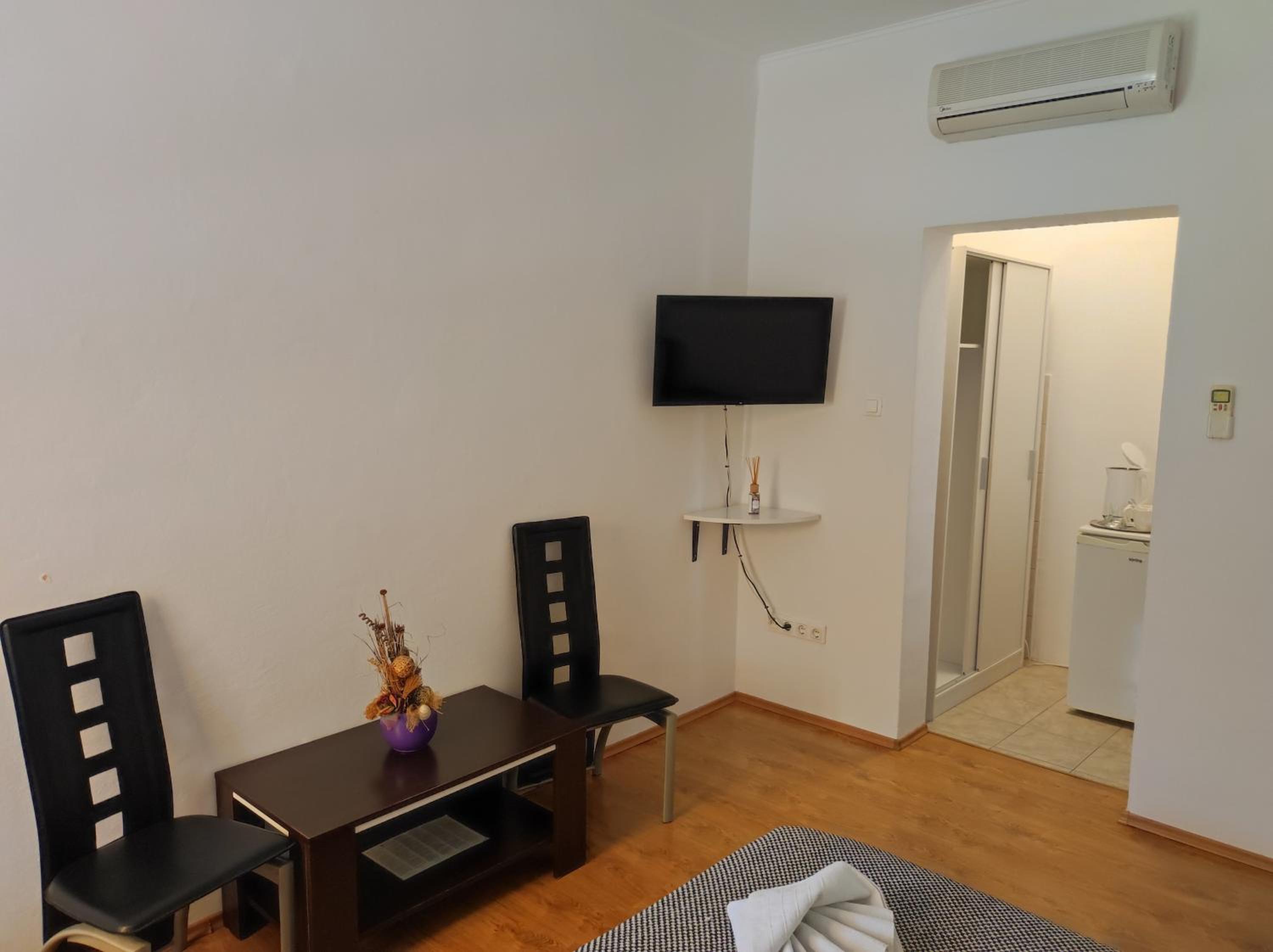 Double Room - Photo 1
