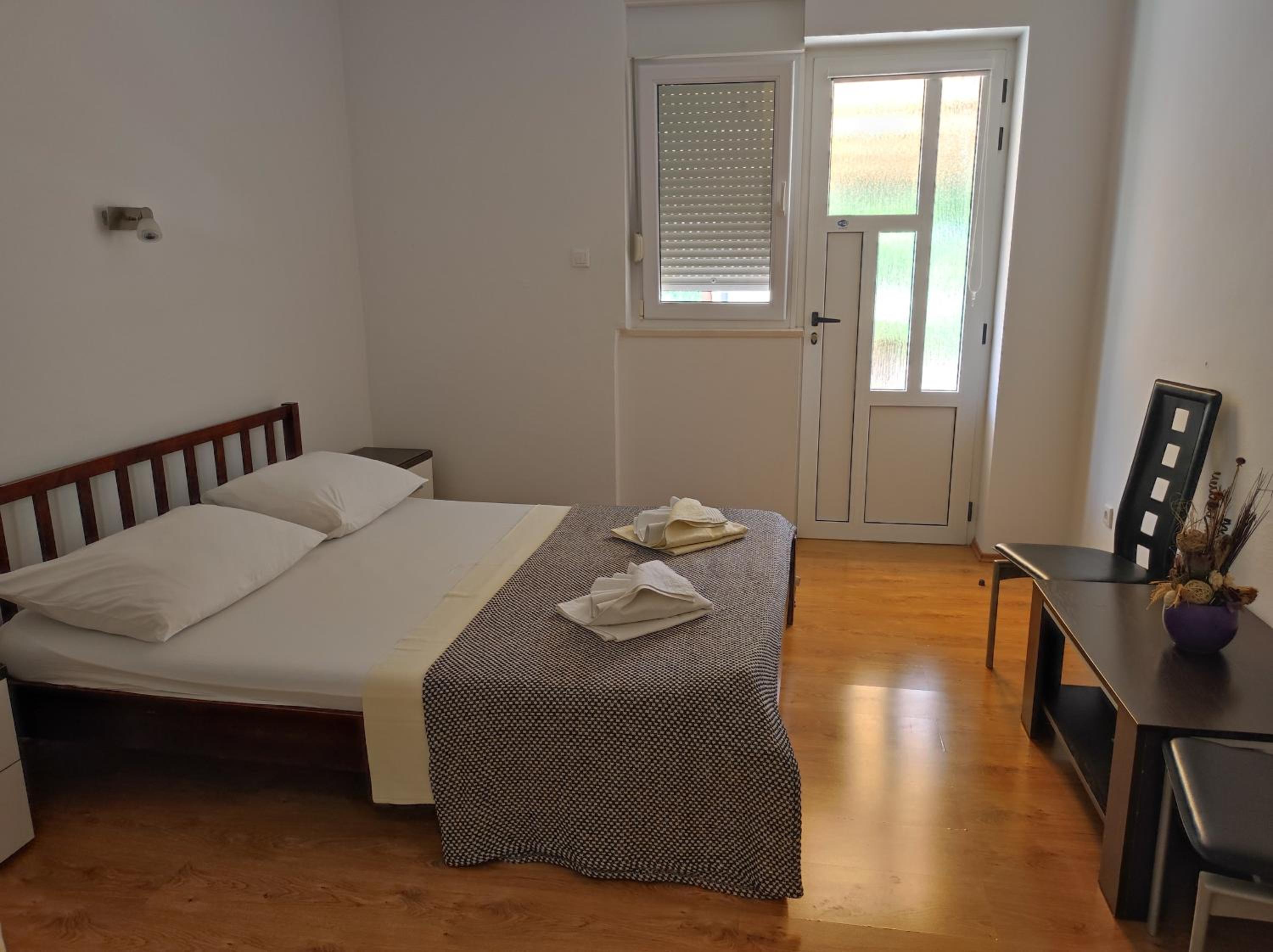 Double Room - Photo 15