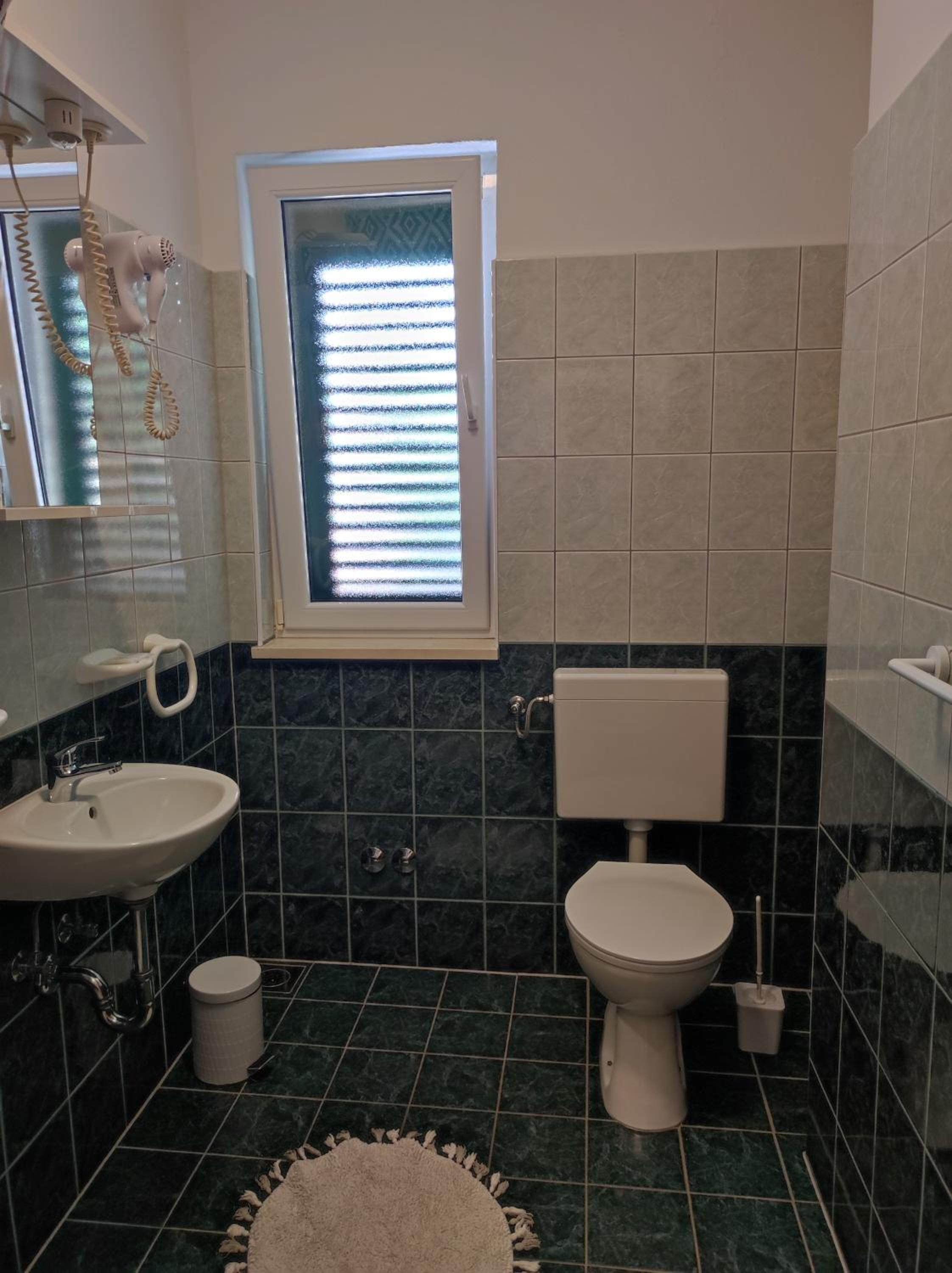 Double Room - Photo 32