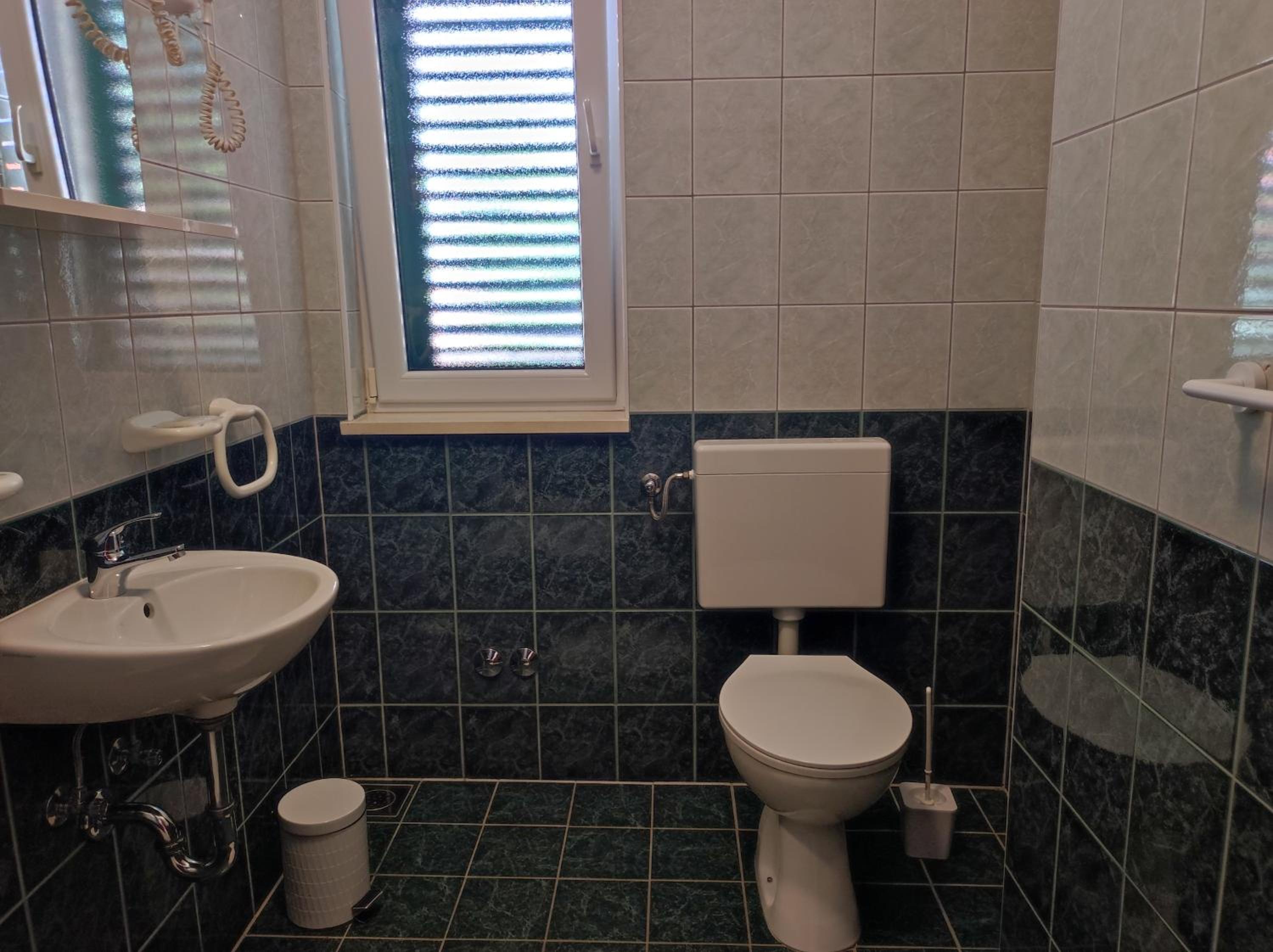 Double Room - Photo 31