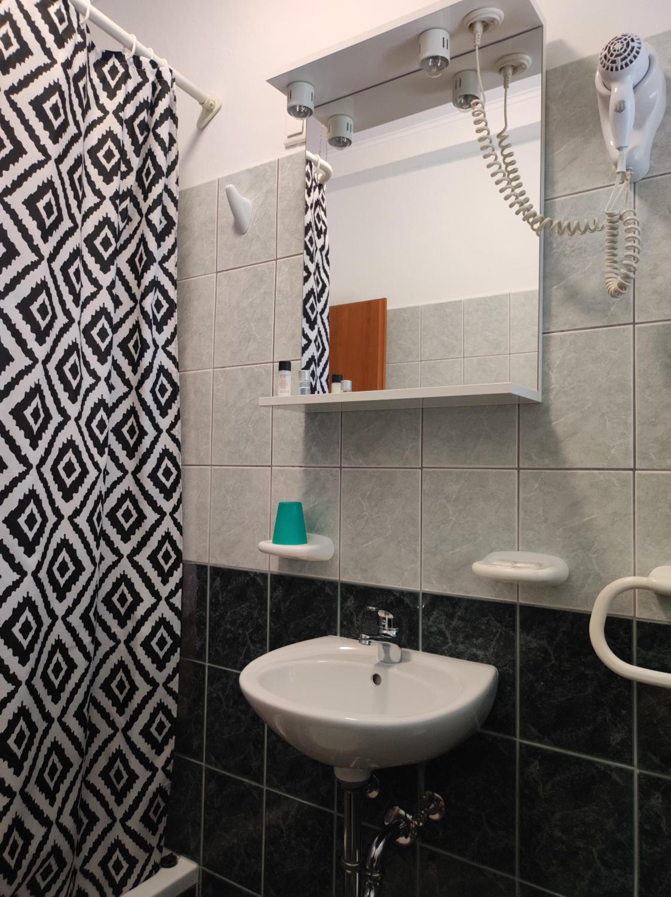 Double Room - Photo 16