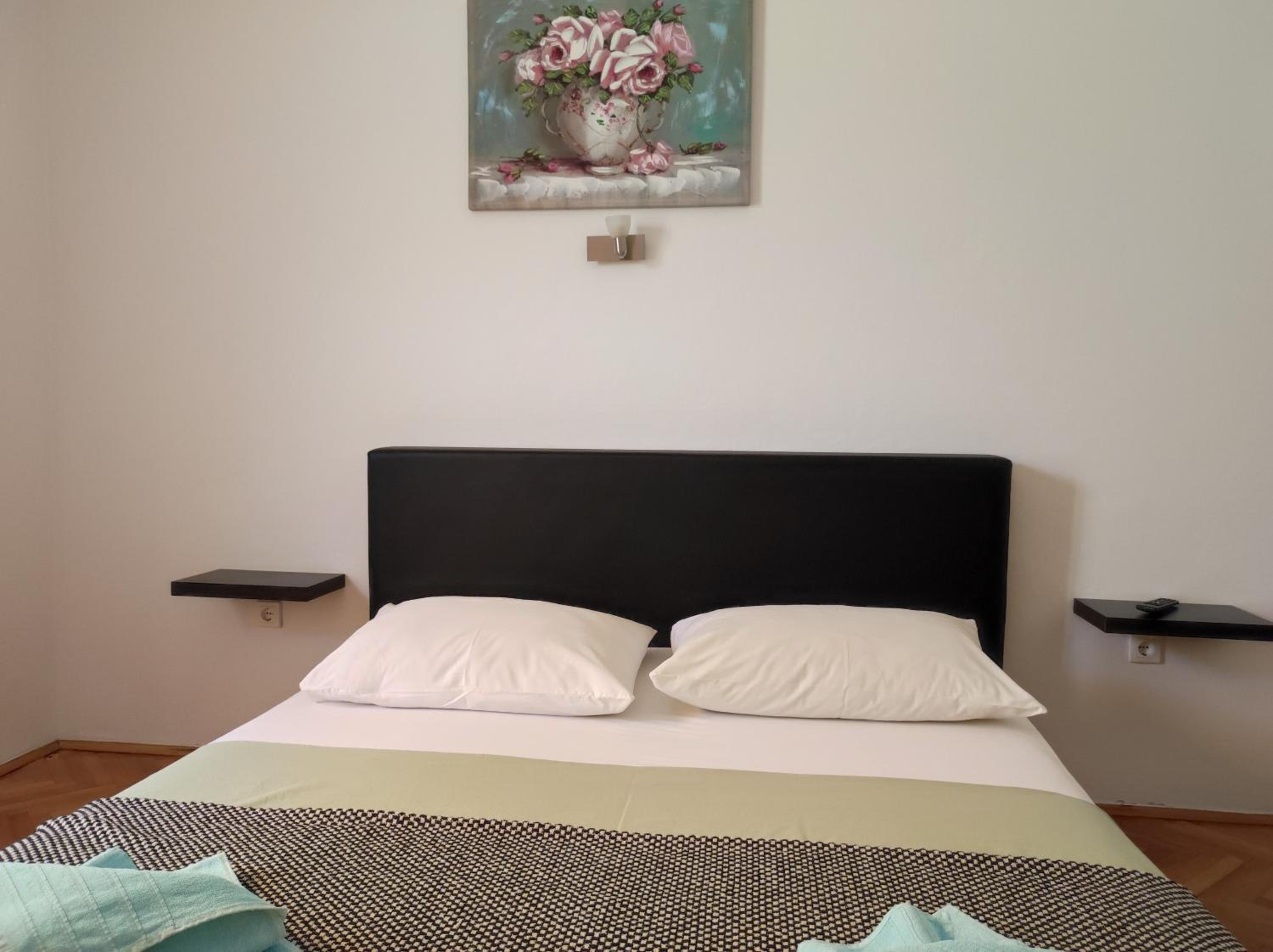 Double Room - Photo 17
