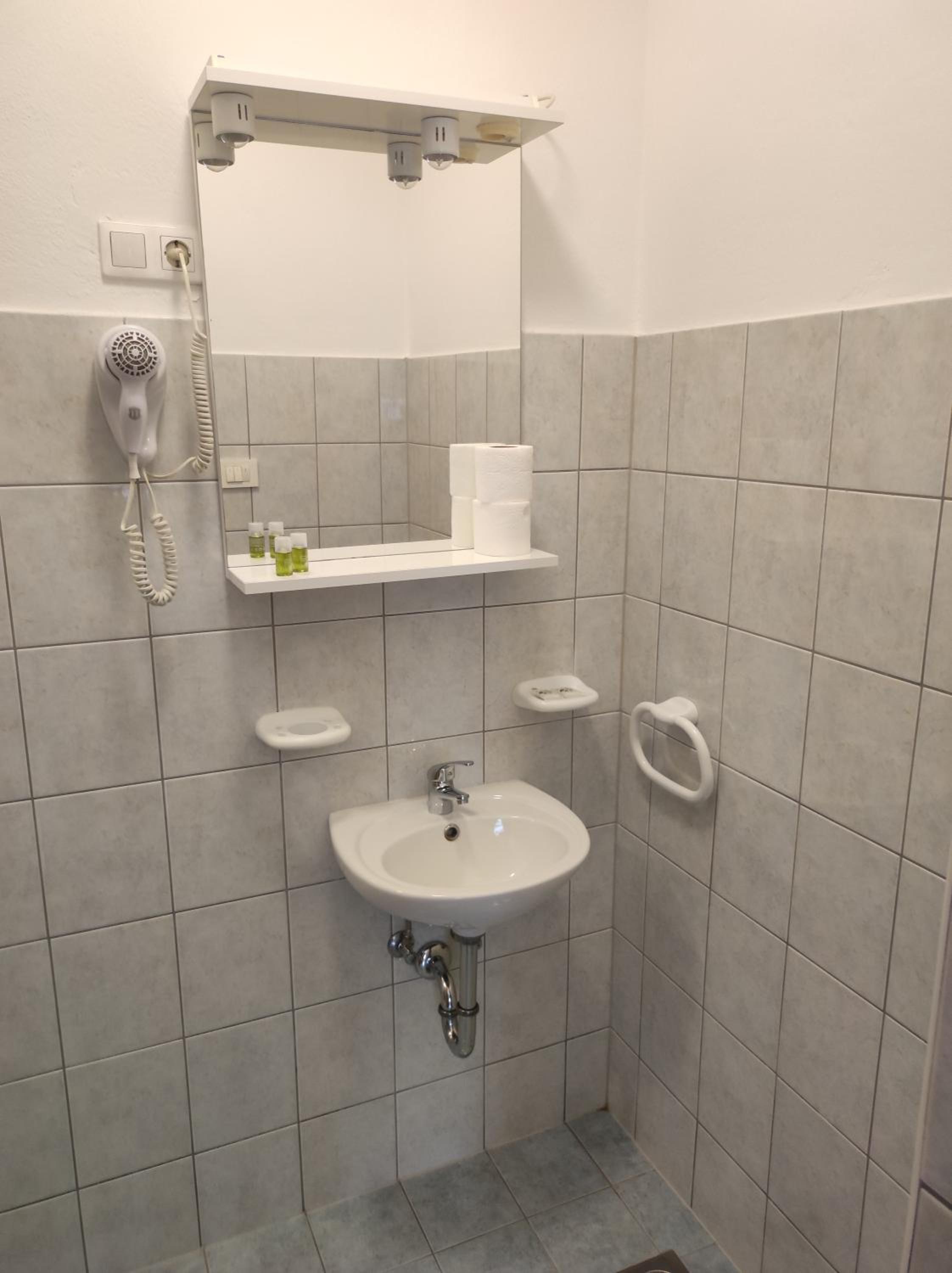 Double Room - Photo 20