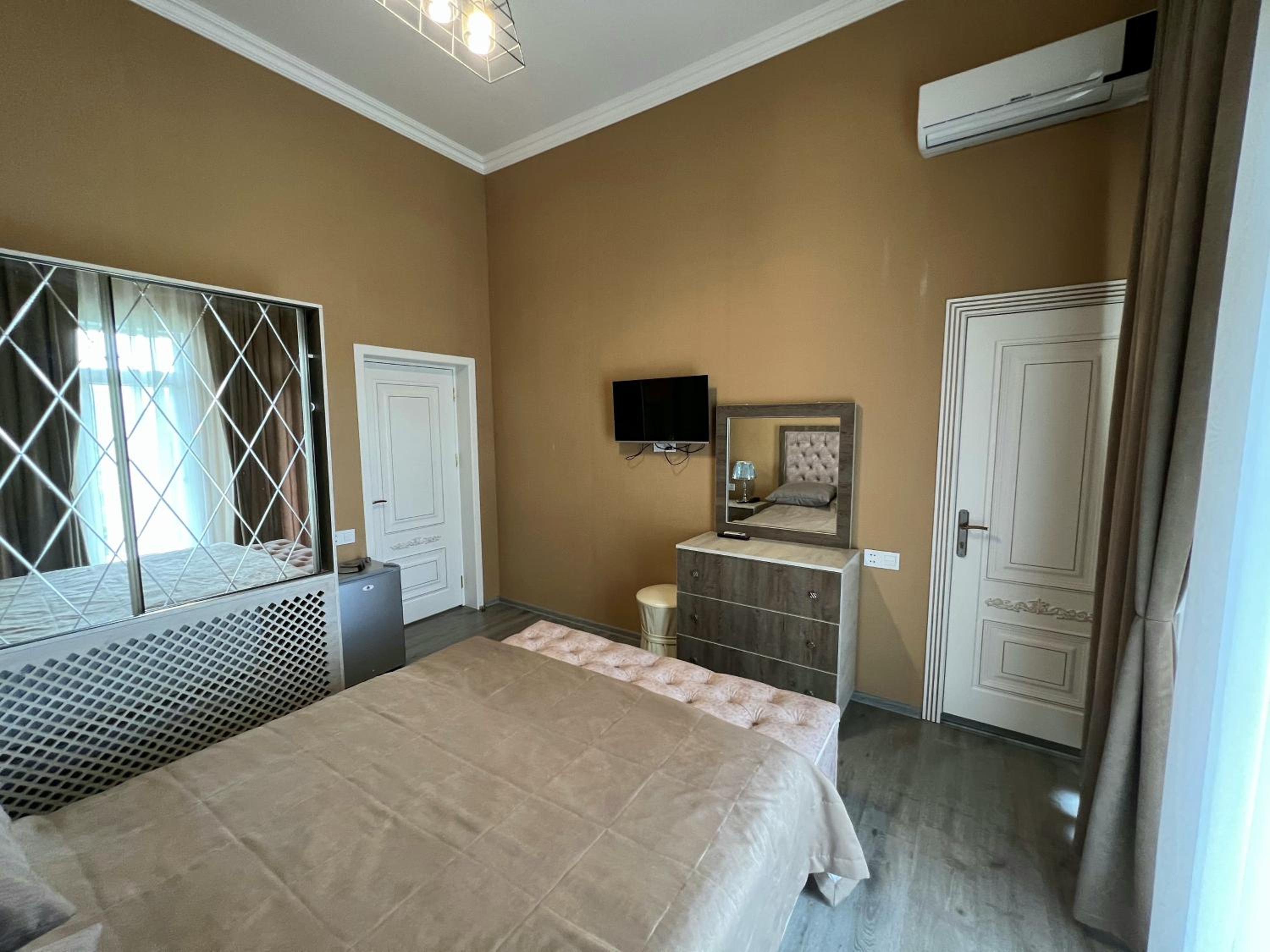 Large Double Room photo 1