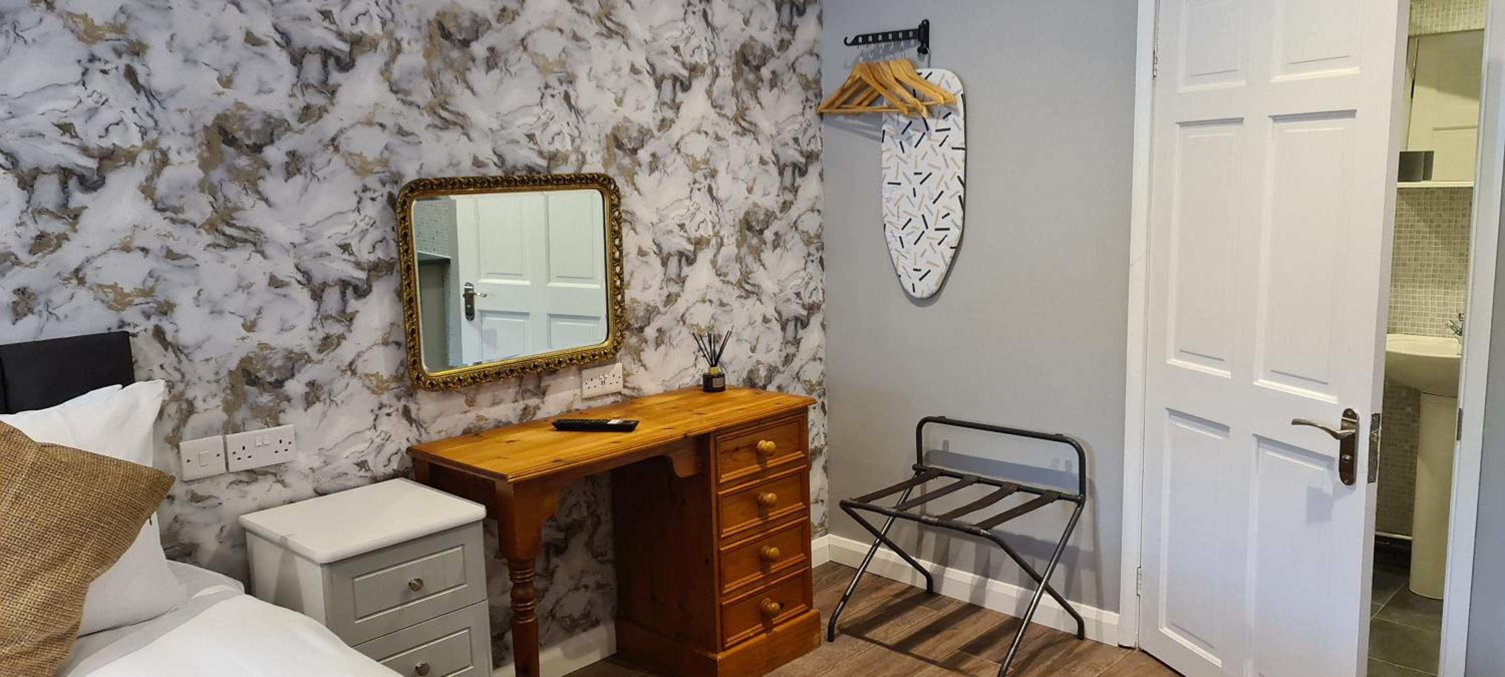 Superior Double or Twin Room - Photo 8
