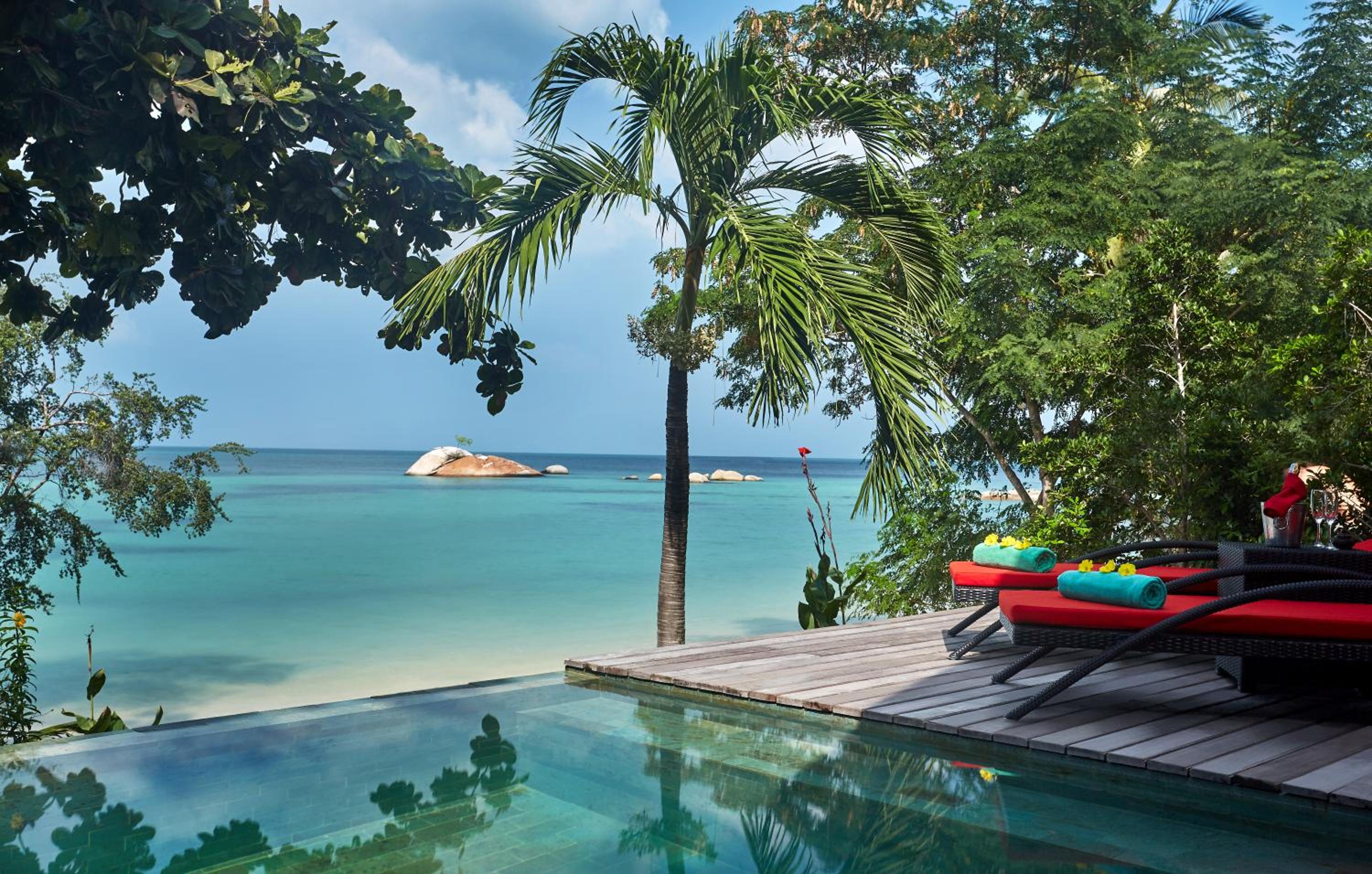 Deluxe Beachfront Pool Villa photo 2