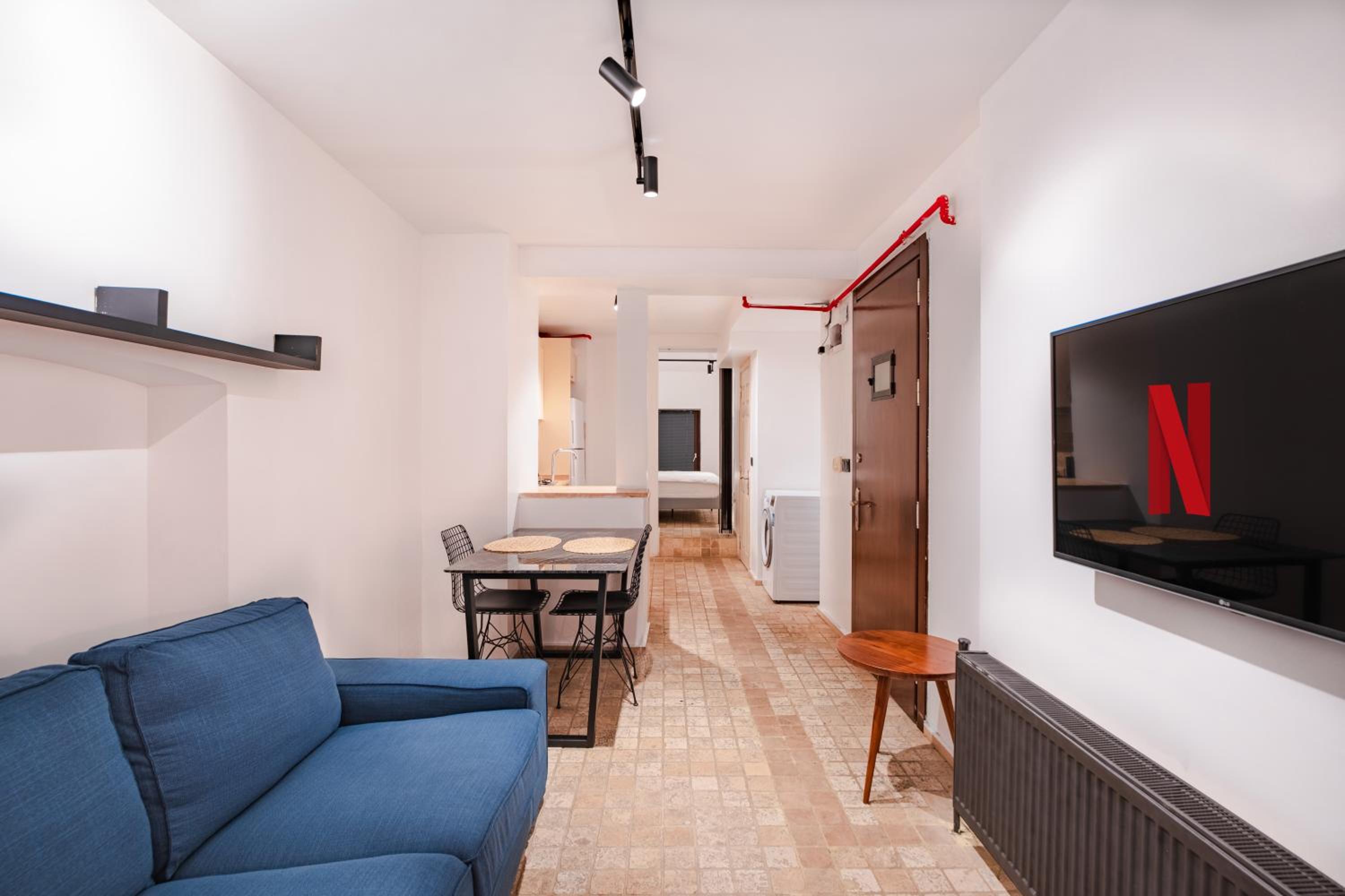 One-Bedroom Apartment photo 2