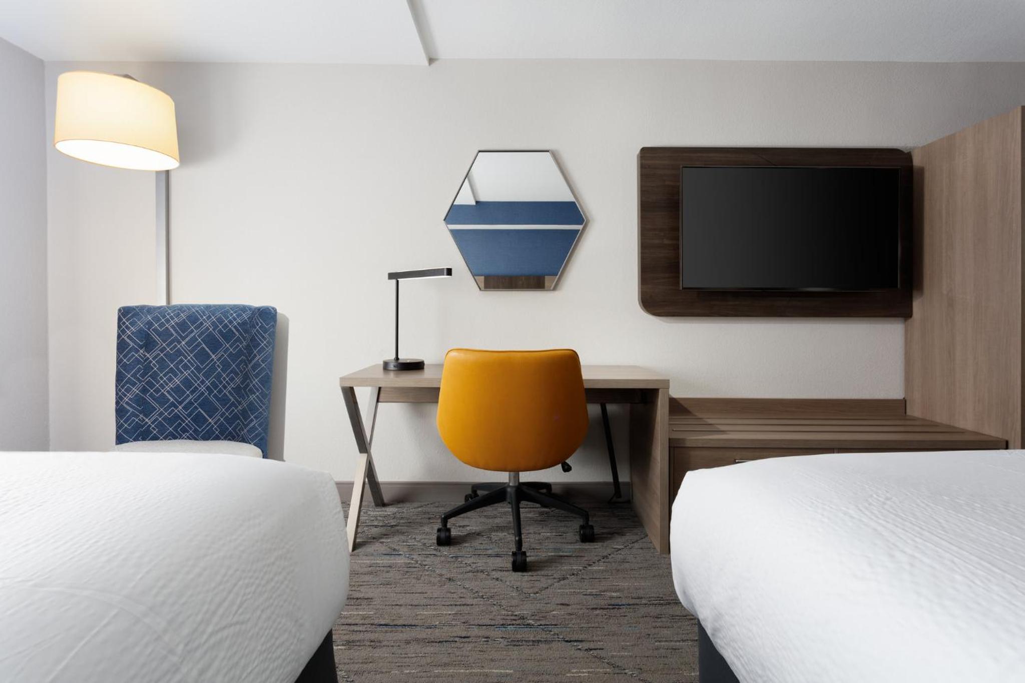 Standard Room with Two Queen Beds - Photo 1