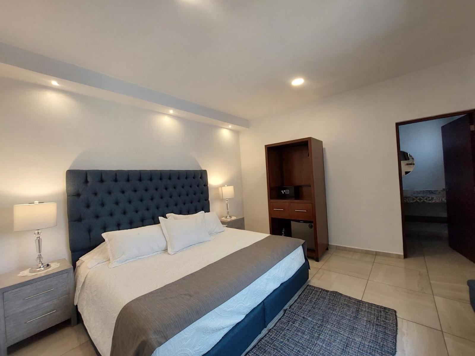 Deluxe King Room photo 1