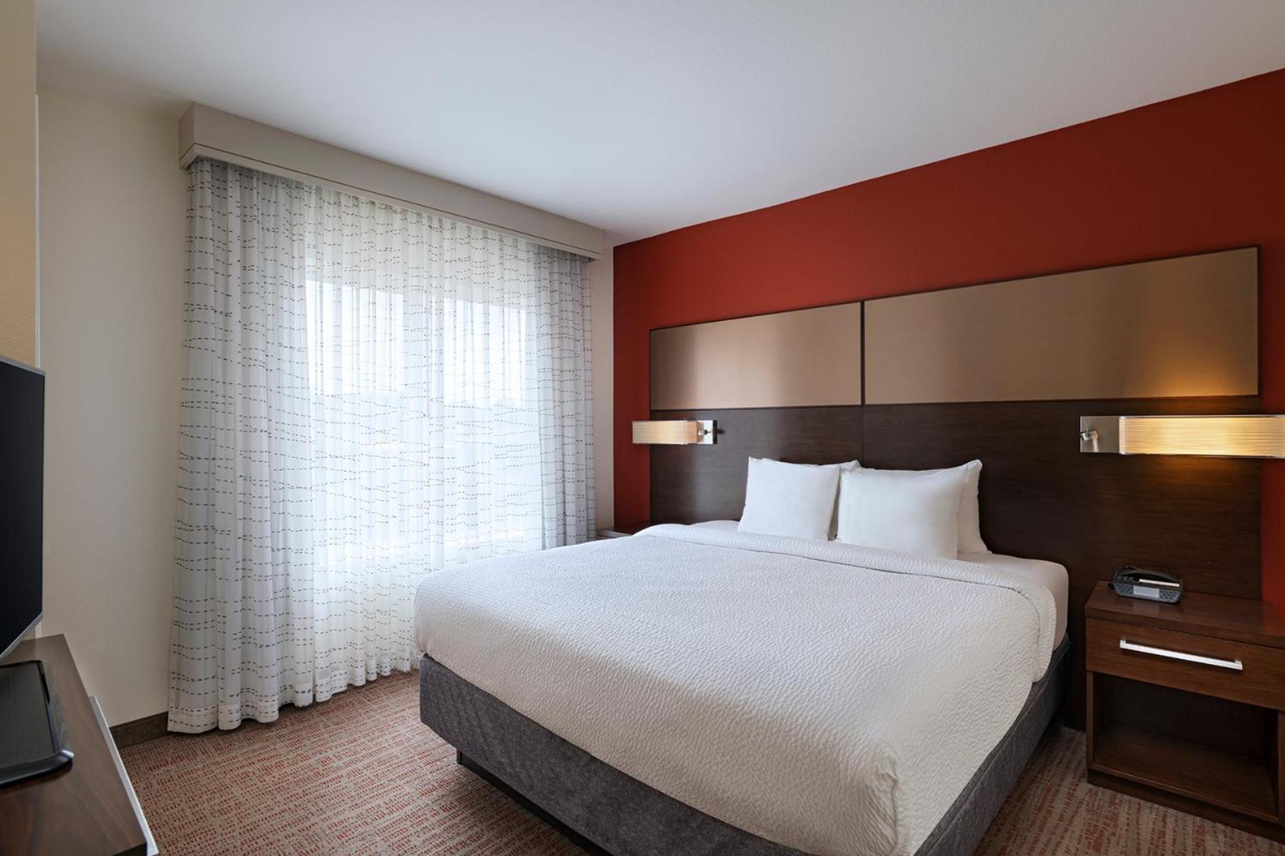 One-Bedroom King Suite with Sofa Bed photo 1