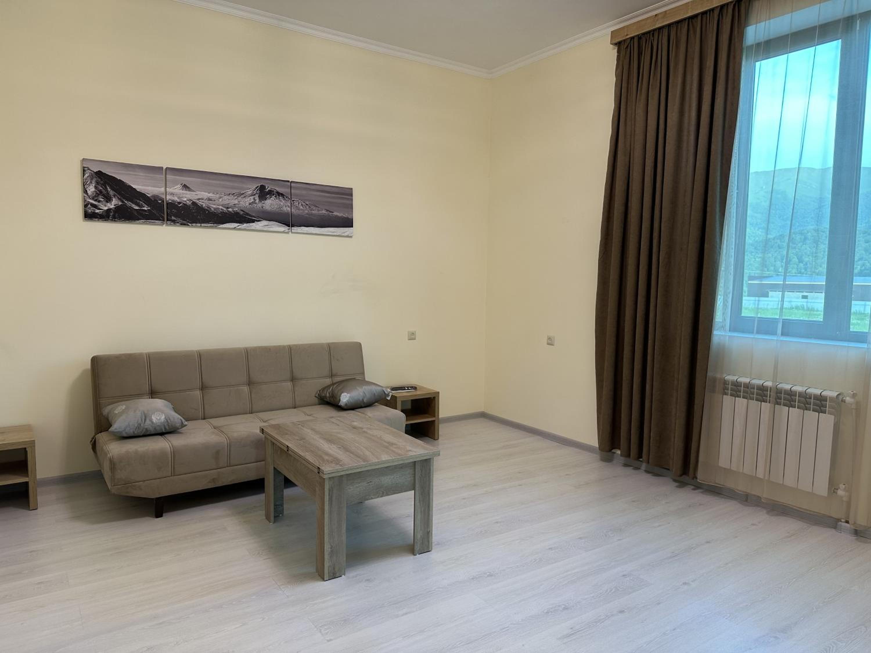 Deluxe Family Room photo 1