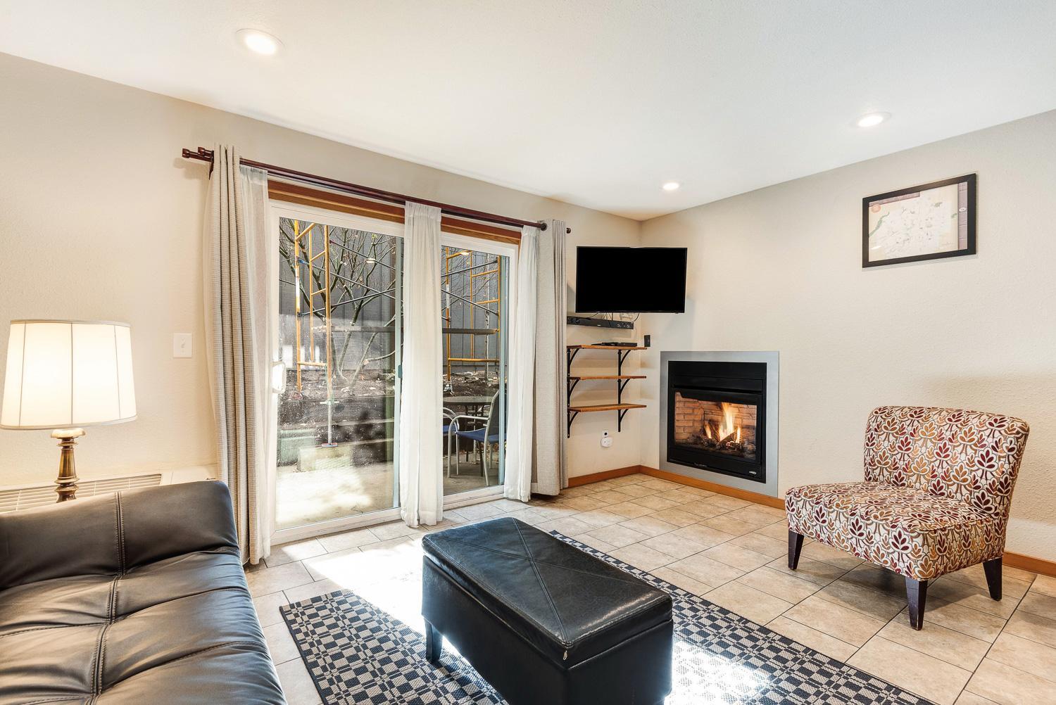 Deluxe King Suite photo 1