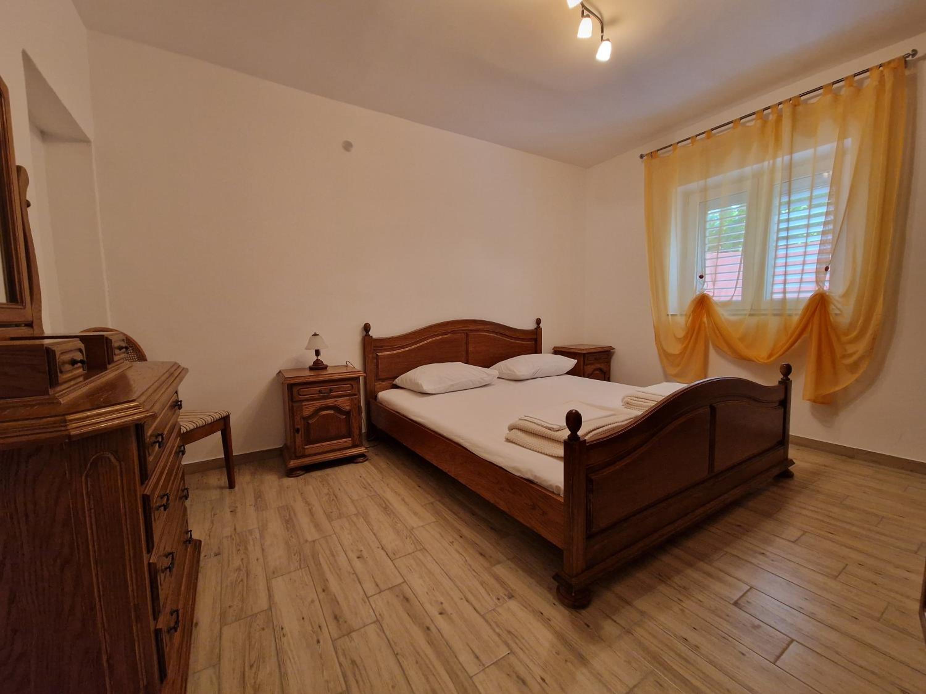Two-Bedroom Apartment with Terrace and Sea View - Photo 4