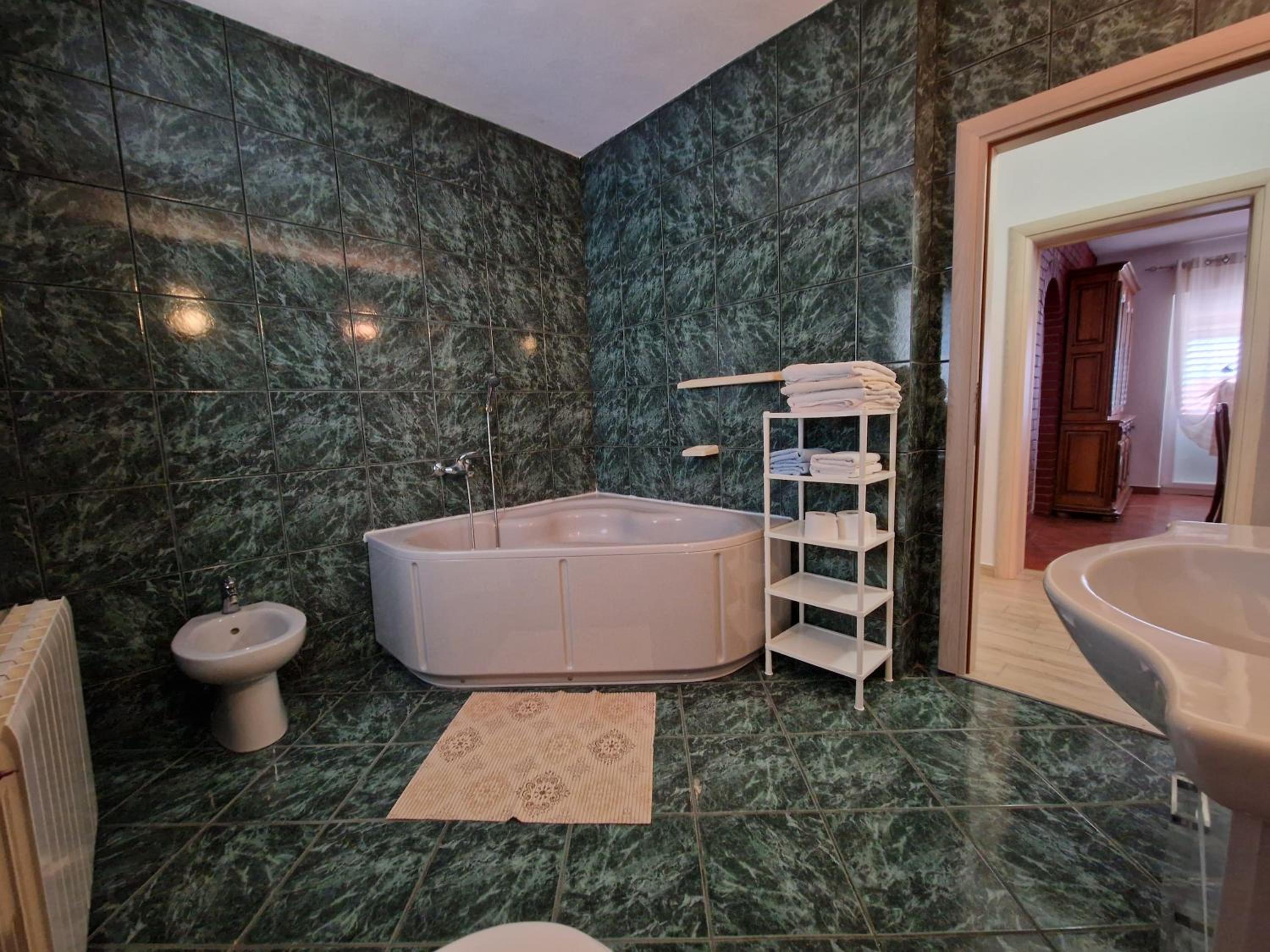 Two-Bedroom Apartment with Terrace and Sea View - Photo 14