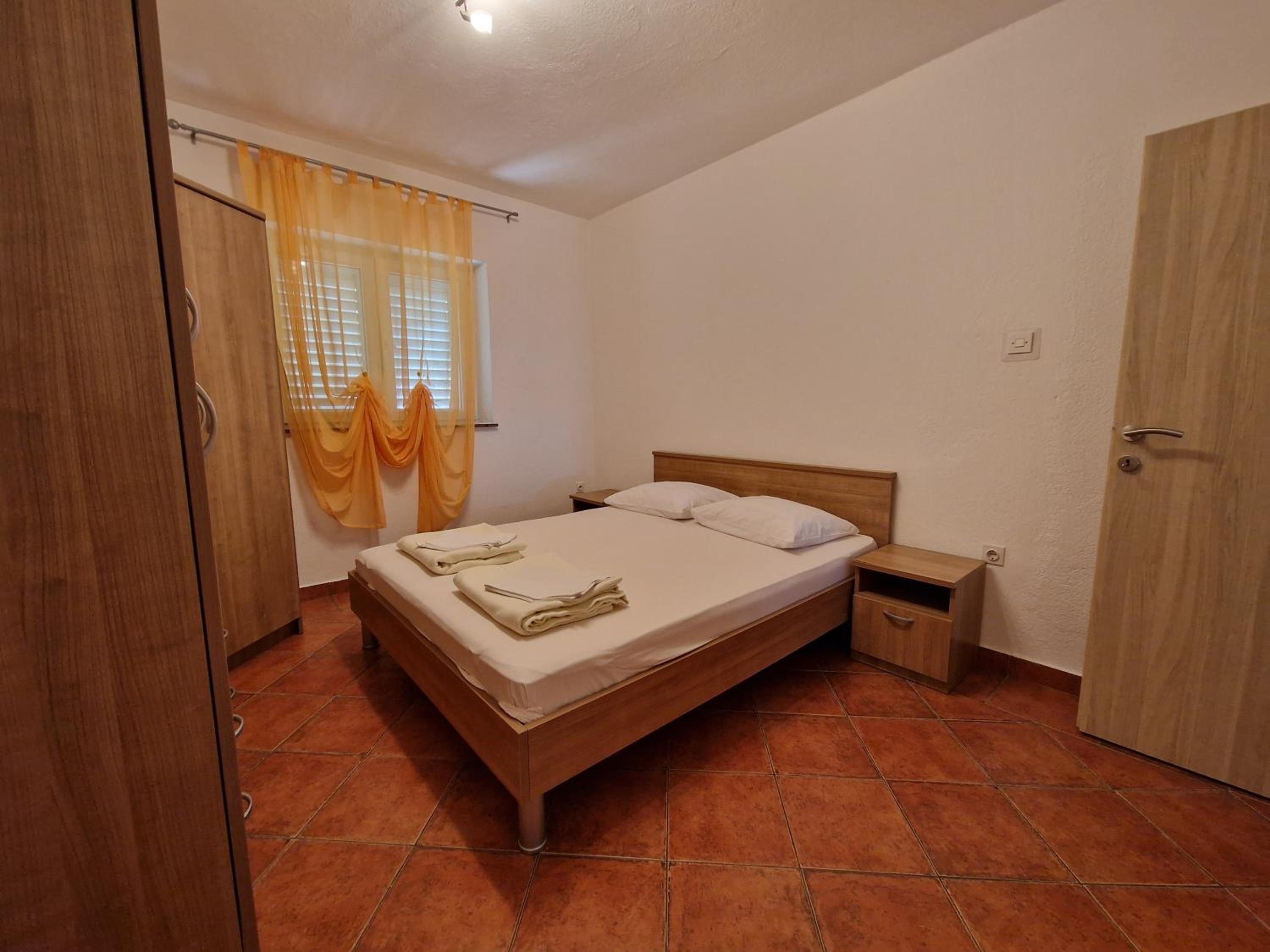 Two-Bedroom Apartment with Terrace and Sea View - Photo 5