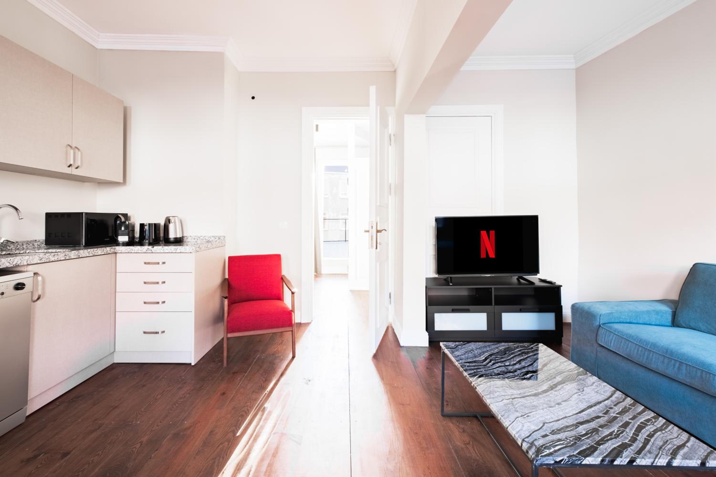 One-Bedroom Apartment photo 1