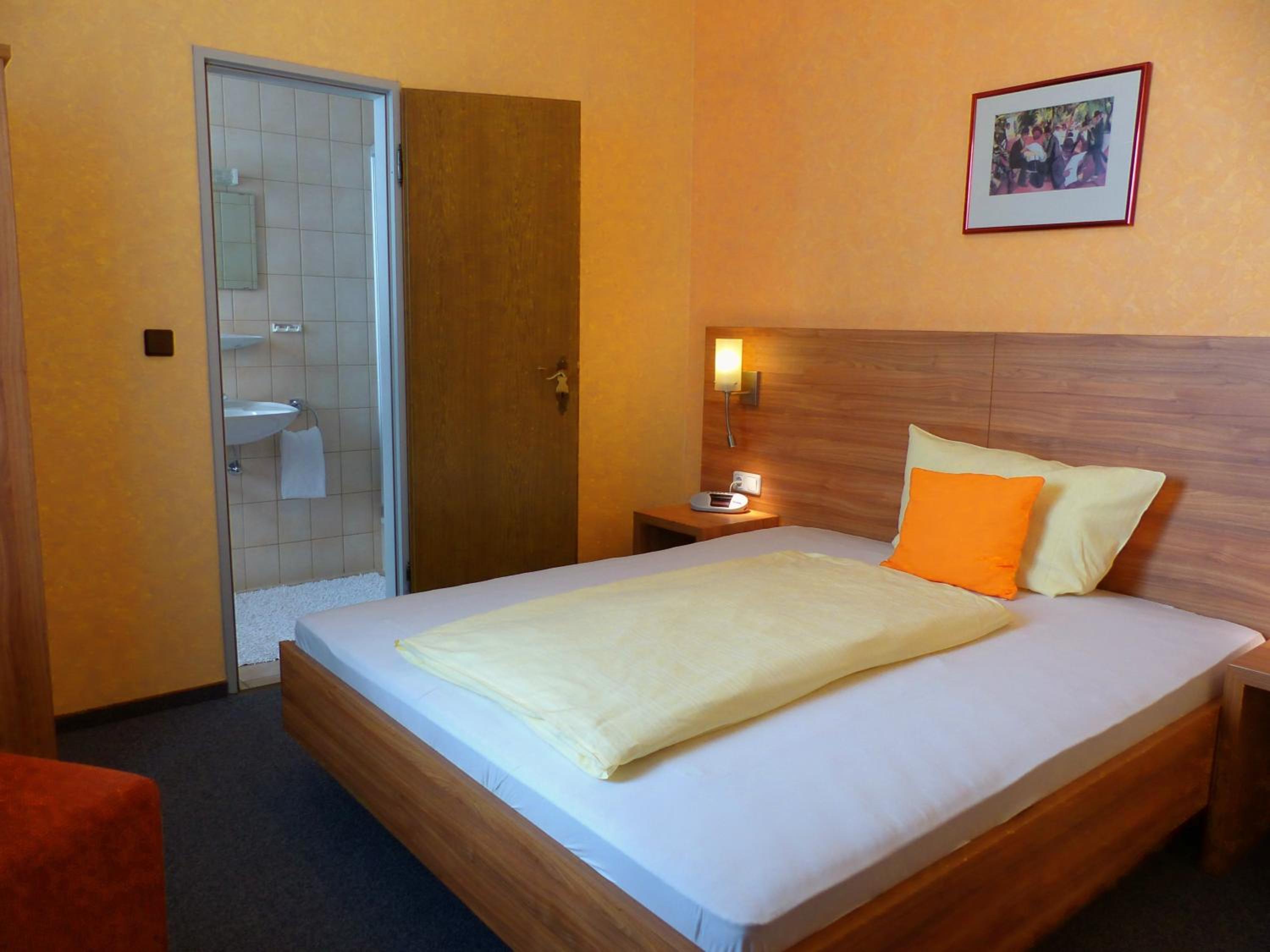 Small Double Room - Photo 2