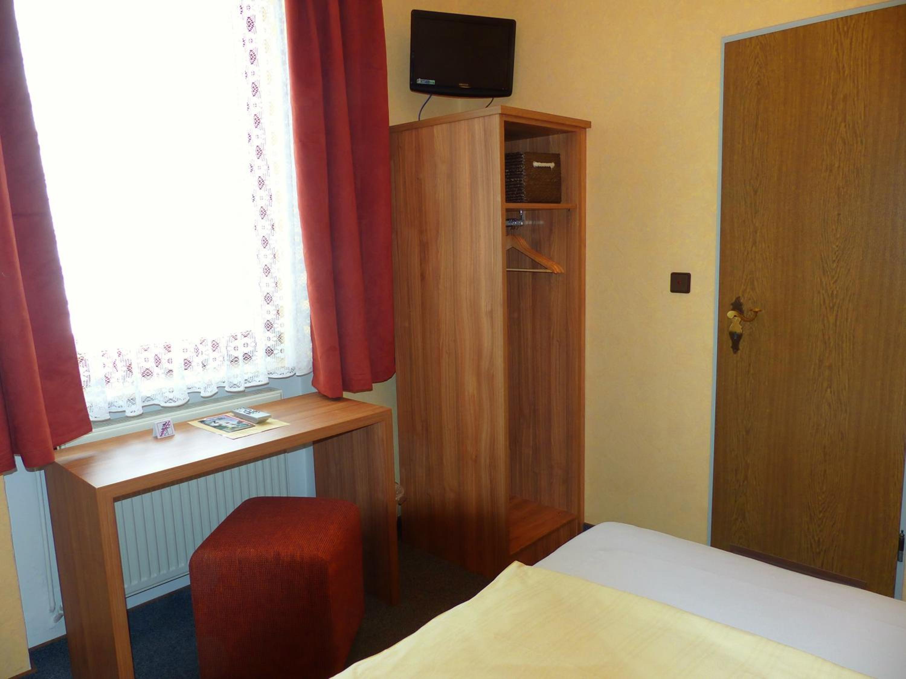 Small Double Room - Photo 1