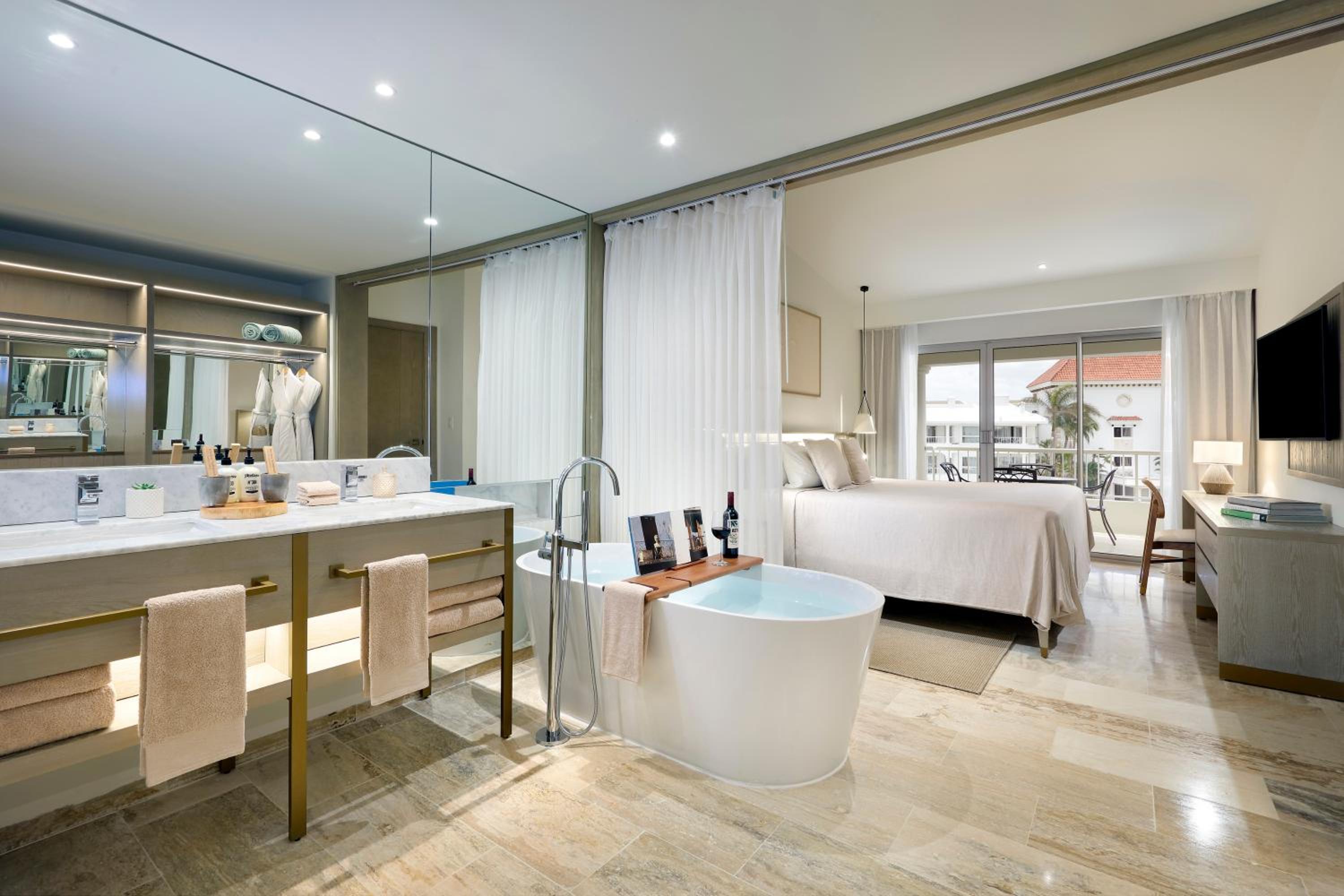 Master Suite Deluxe - Photo 3