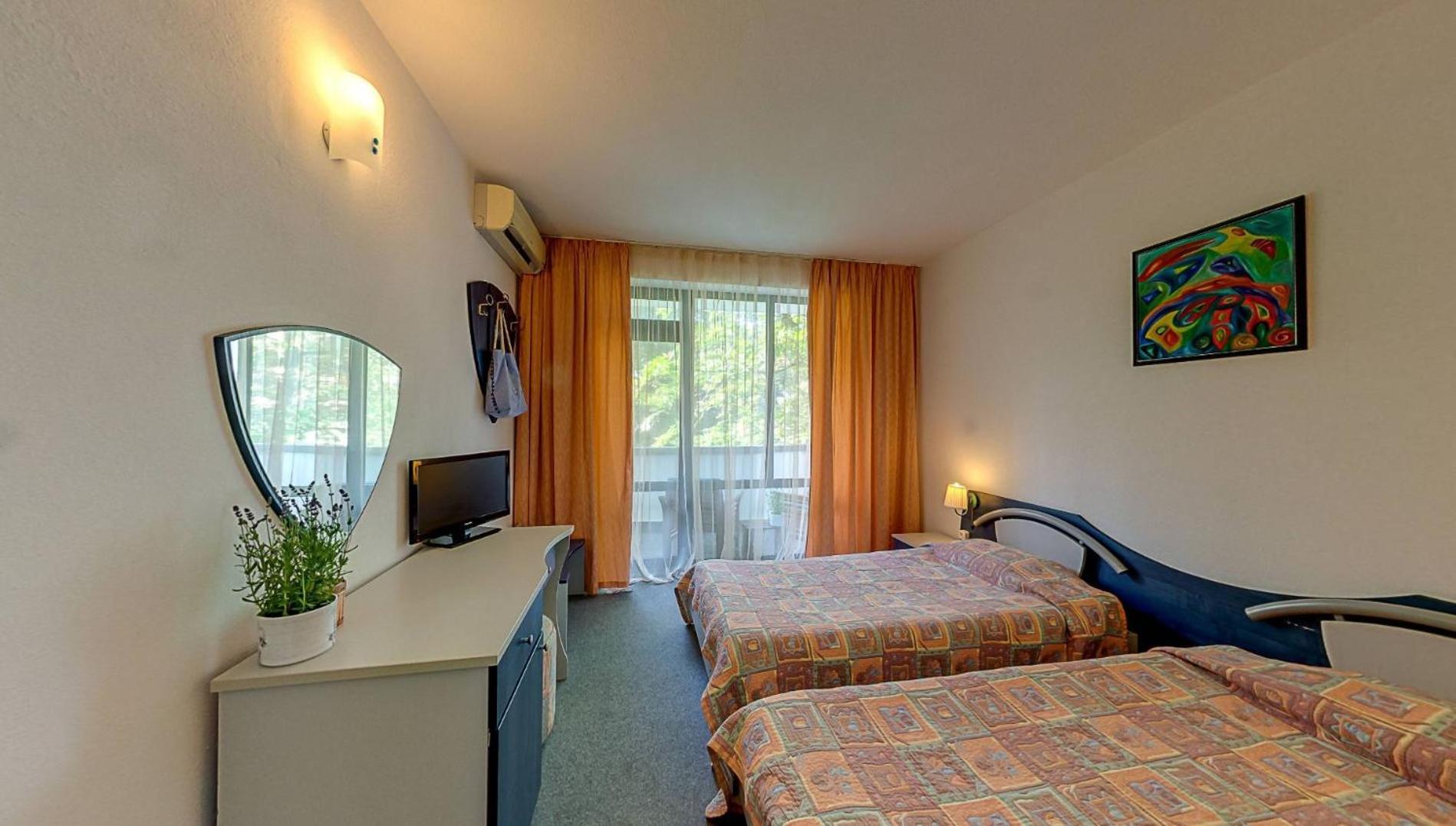 Twin Room with Pool View photo 1